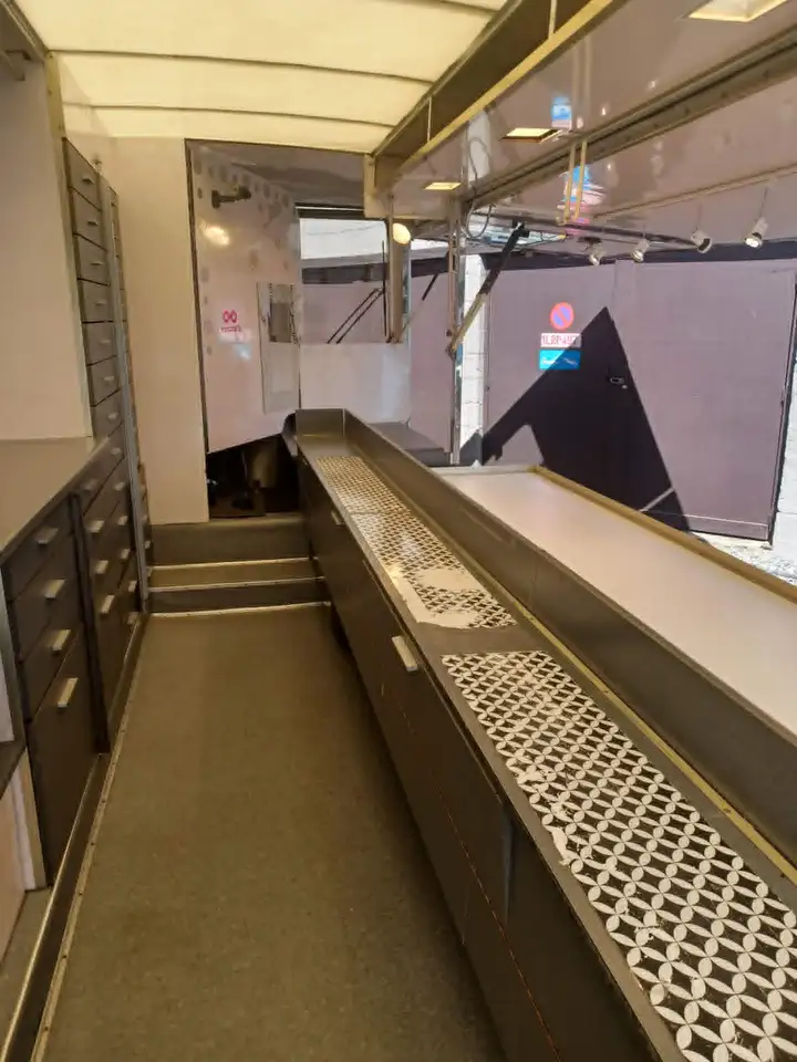 Peugeot J9 camion magasin commerce ambulant avec carton rouge contrôle technique . A venir enlever avec plateau ou plaque marchande, foto 2