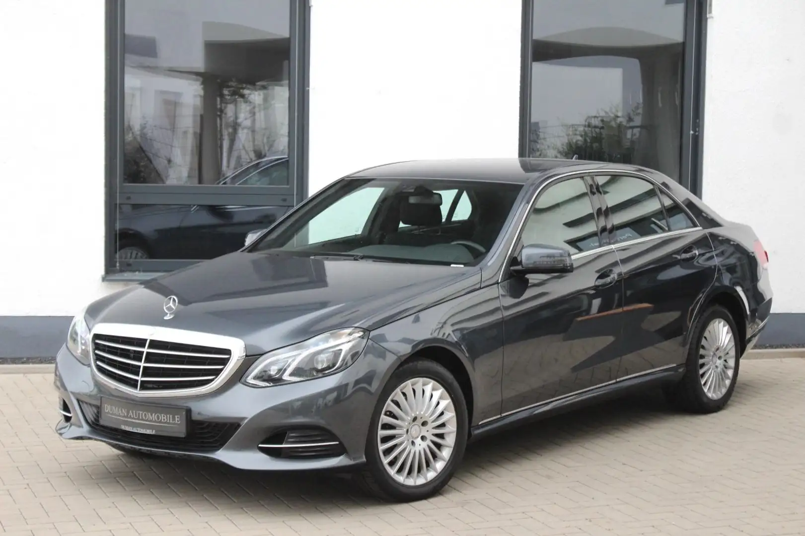 Mercedes-Benz E 200 BlueTec Elegance ILS NAVI 1.HAND Grau - 1