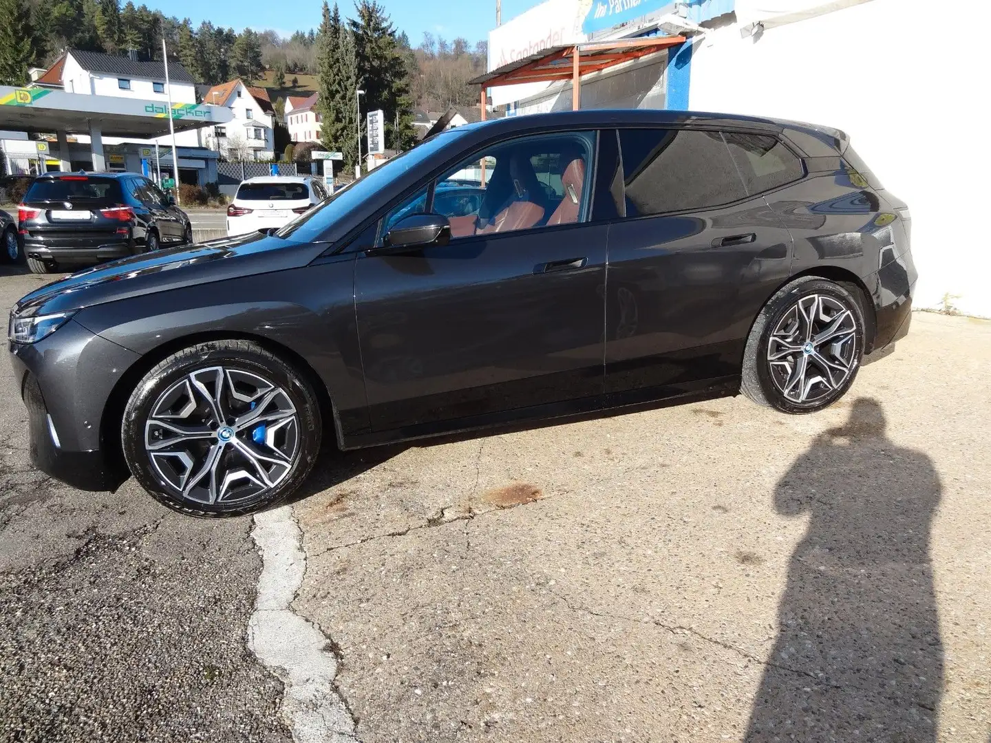 BMW iX 40 xDrive Sport/1.Hd/SkyLounge/Laser/Ha/Ka Grau - 2