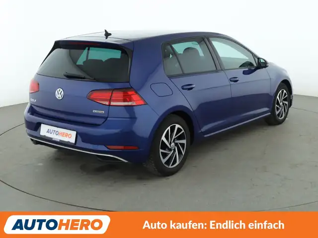 Volkswagen Golf view 6