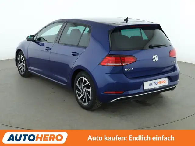 Volkswagen Golf view 4