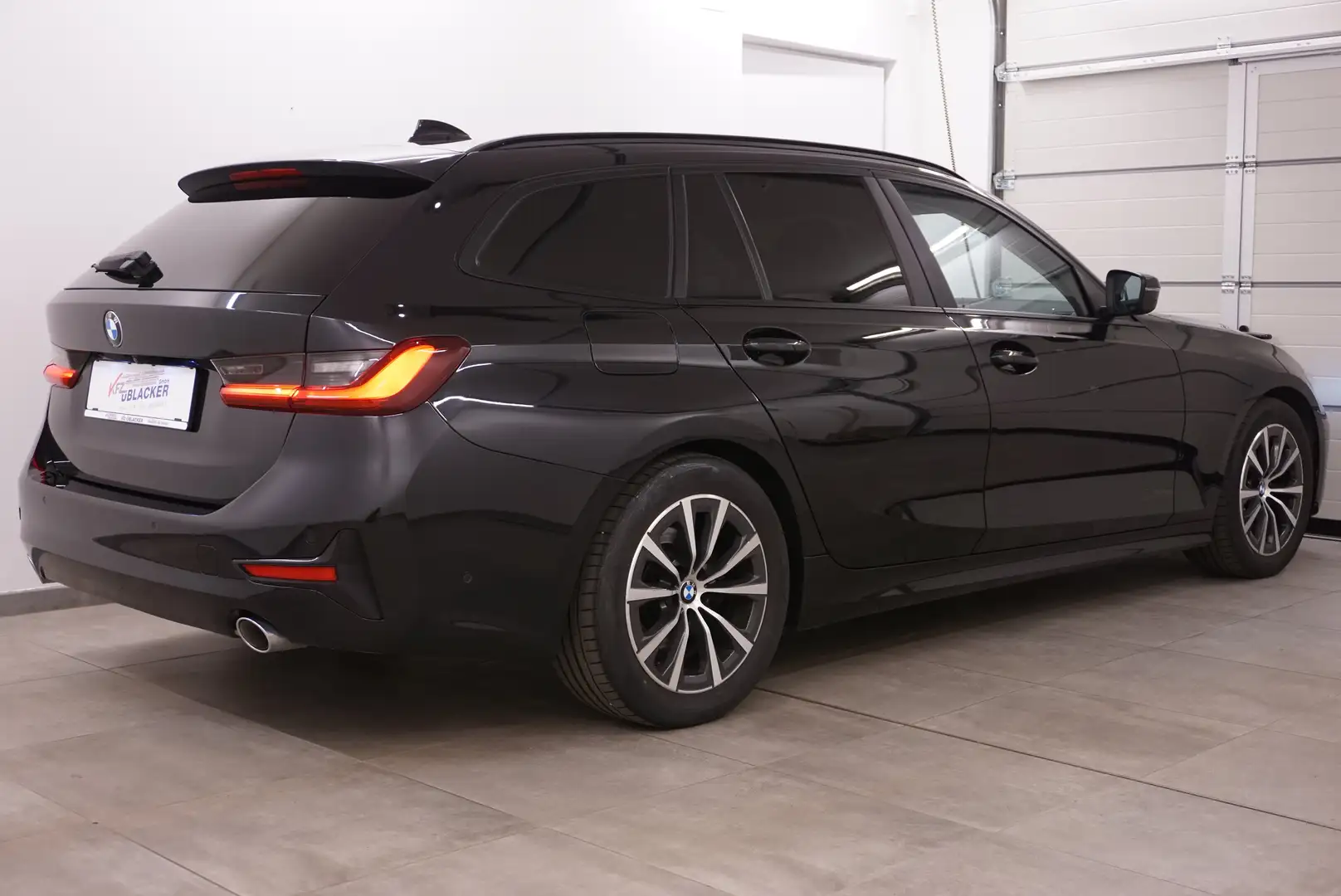 BMW 318 d Sport // Individual Shadow-Line // LED Scheinw. Schwarz - 2