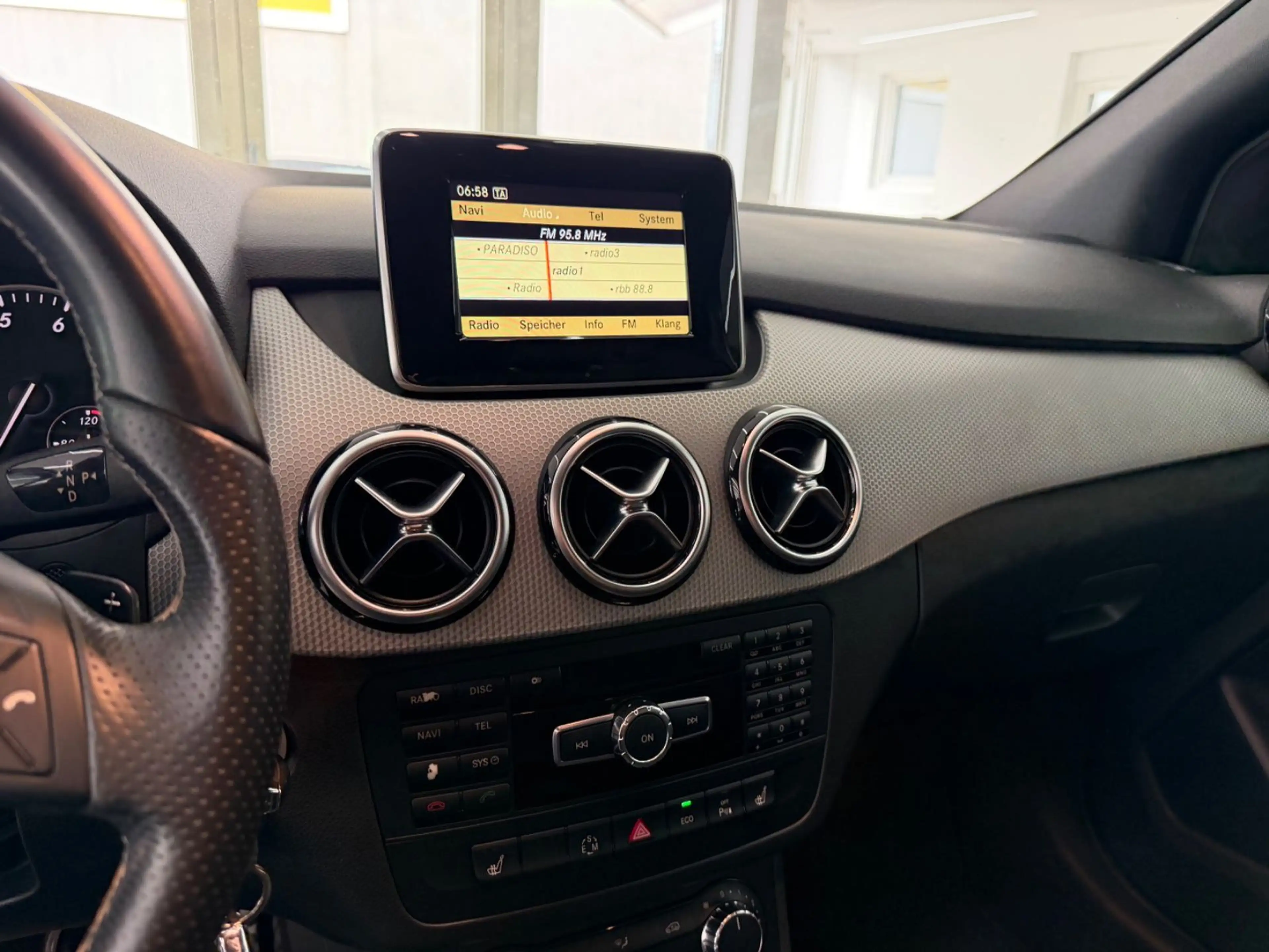 Mercedes-Benz B 180 BlueEfficiency*Tempomat*Bi-Xenon*Navi*SHZ* — photo 25
