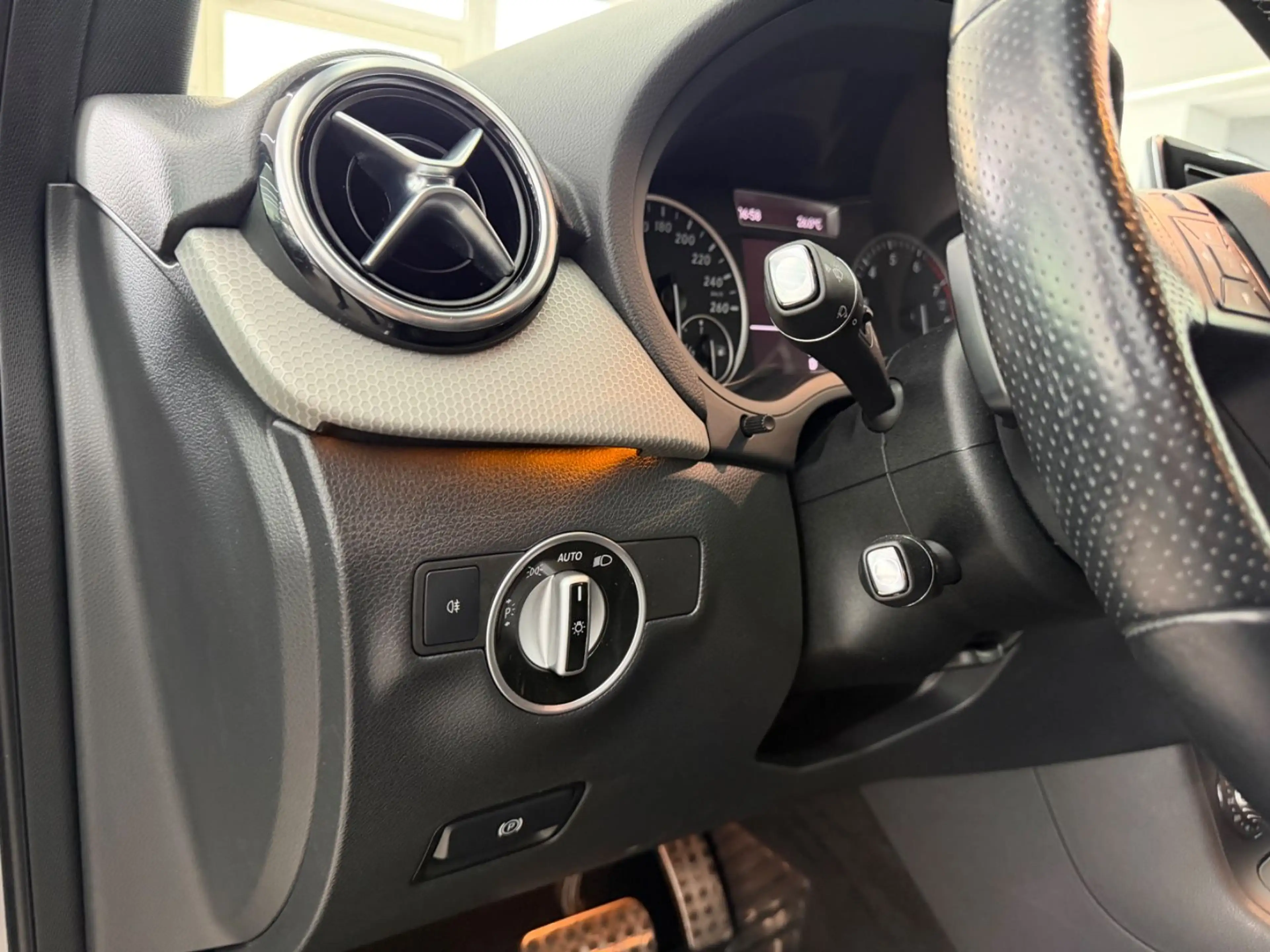 Mercedes-Benz B 180 BlueEfficiency*Tempomat*Bi-Xenon*Navi*SHZ* — photo 21