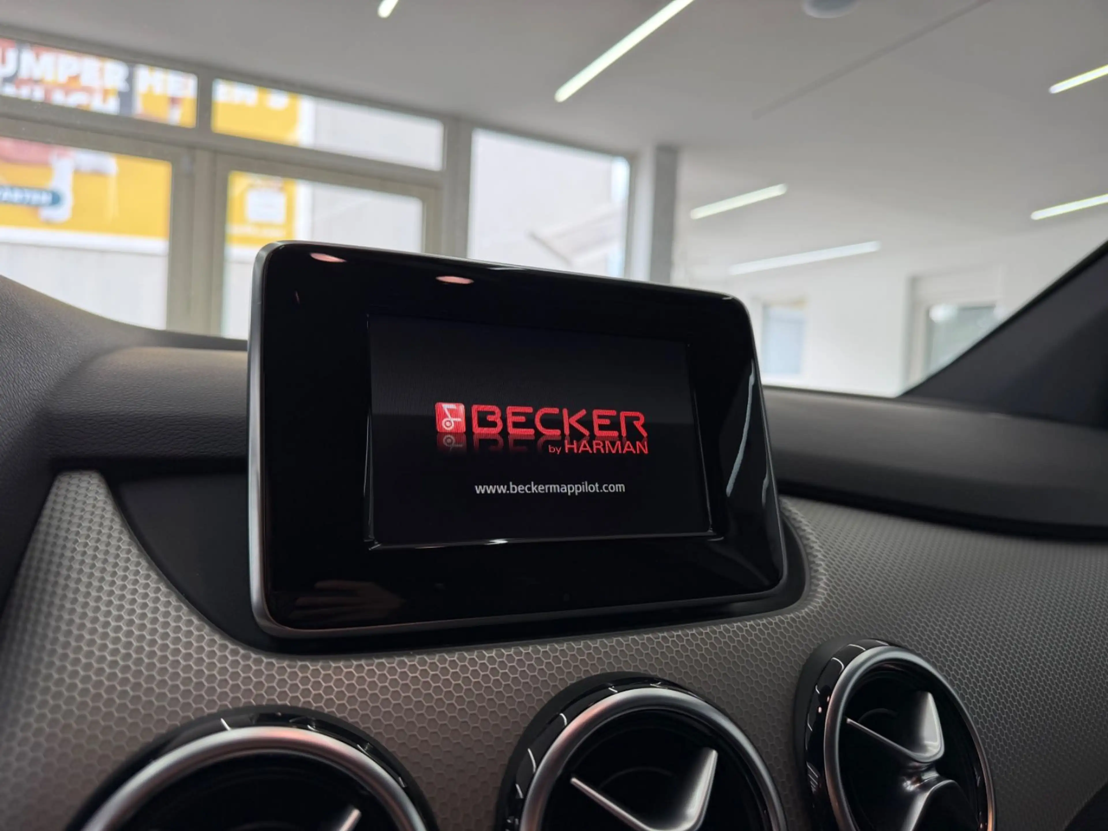 Mercedes-Benz B 180 BlueEfficiency*Tempomat*Bi-Xenon*Navi*SHZ* — photo 26