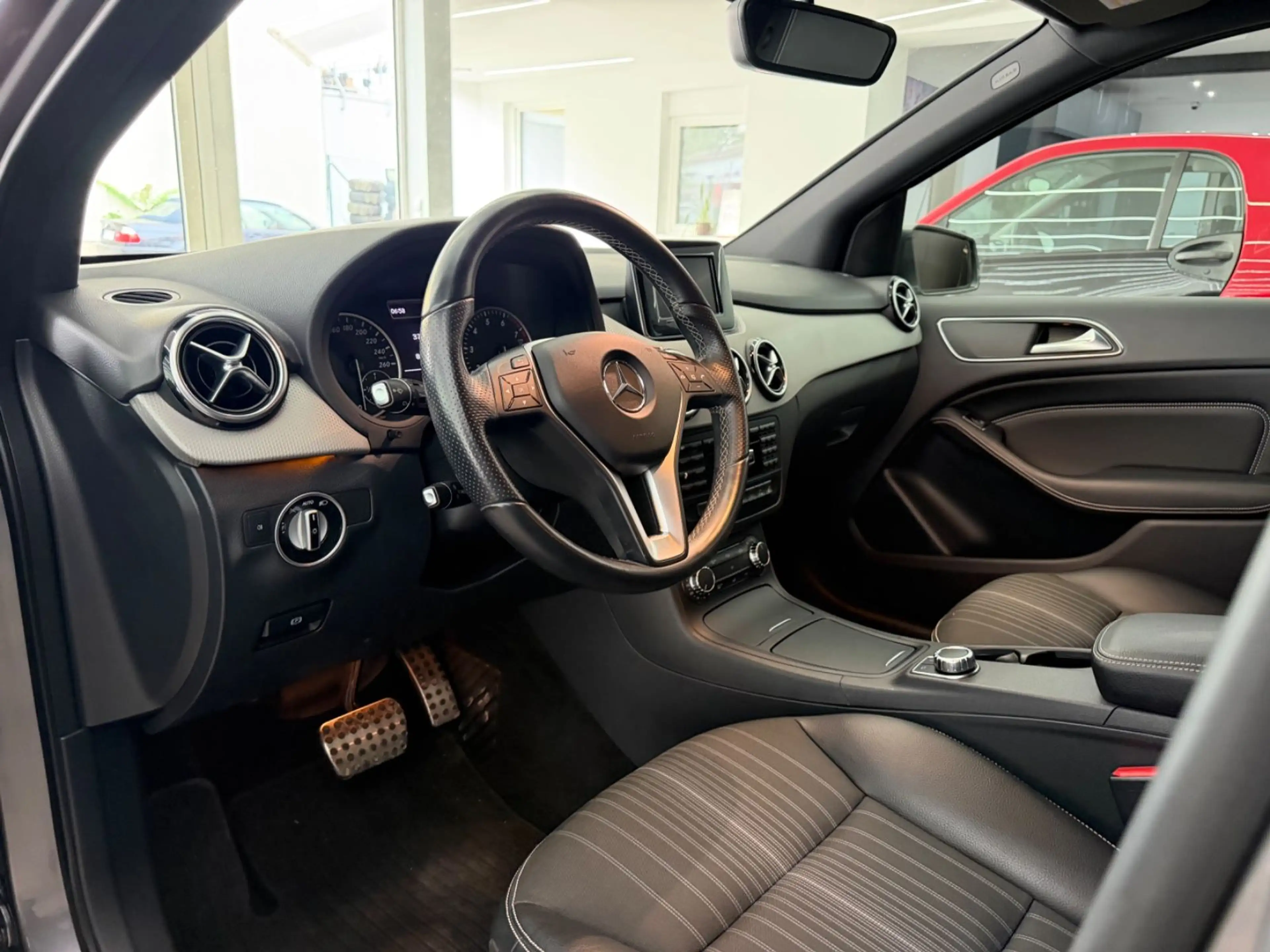 Mercedes-Benz B 180 BlueEfficiency*Tempomat*Bi-Xenon*Navi*SHZ* — photo 17