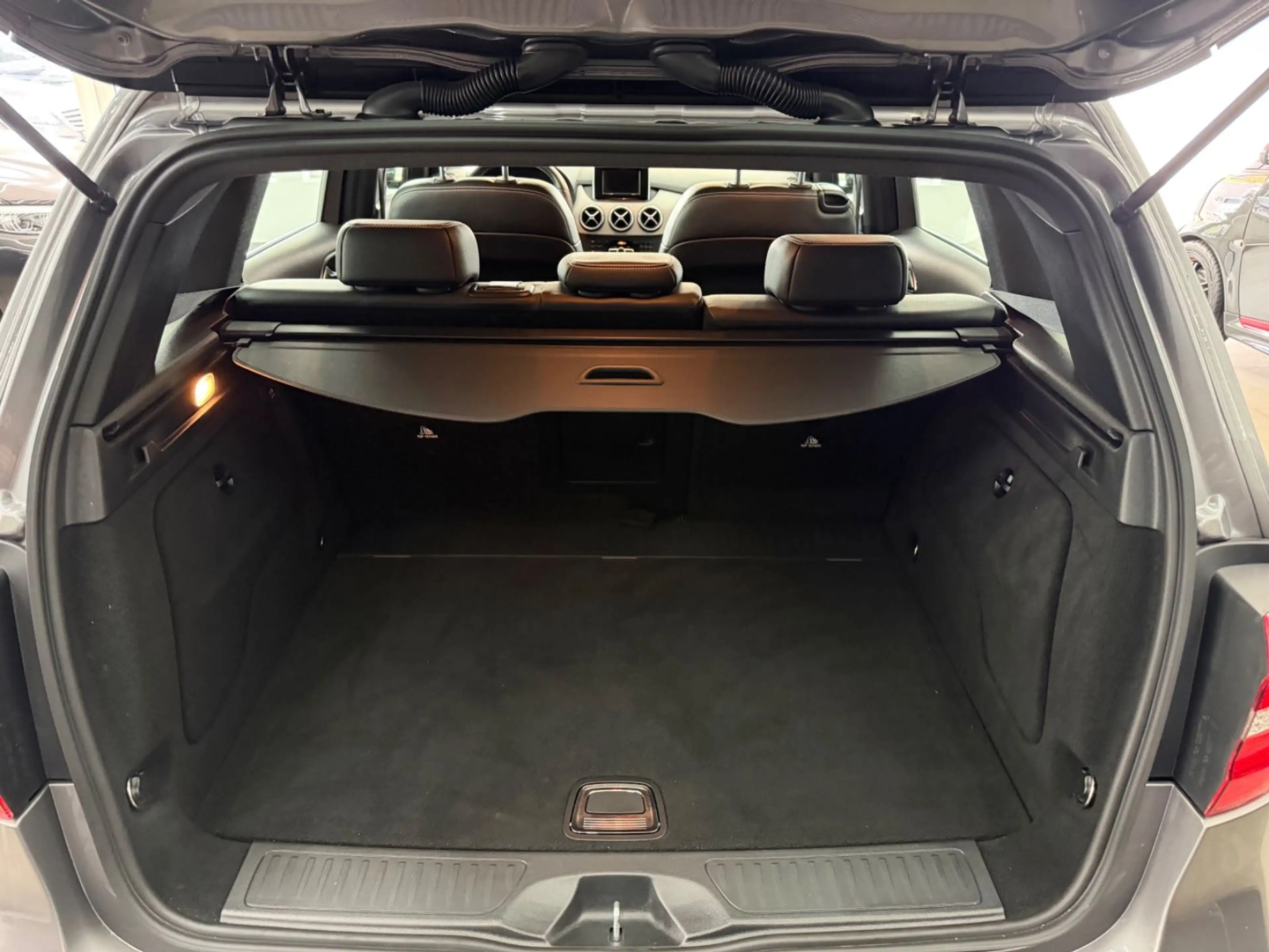 Mercedes-Benz B 180 BlueEfficiency*Tempomat*Bi-Xenon*Navi*SHZ* — photo 16