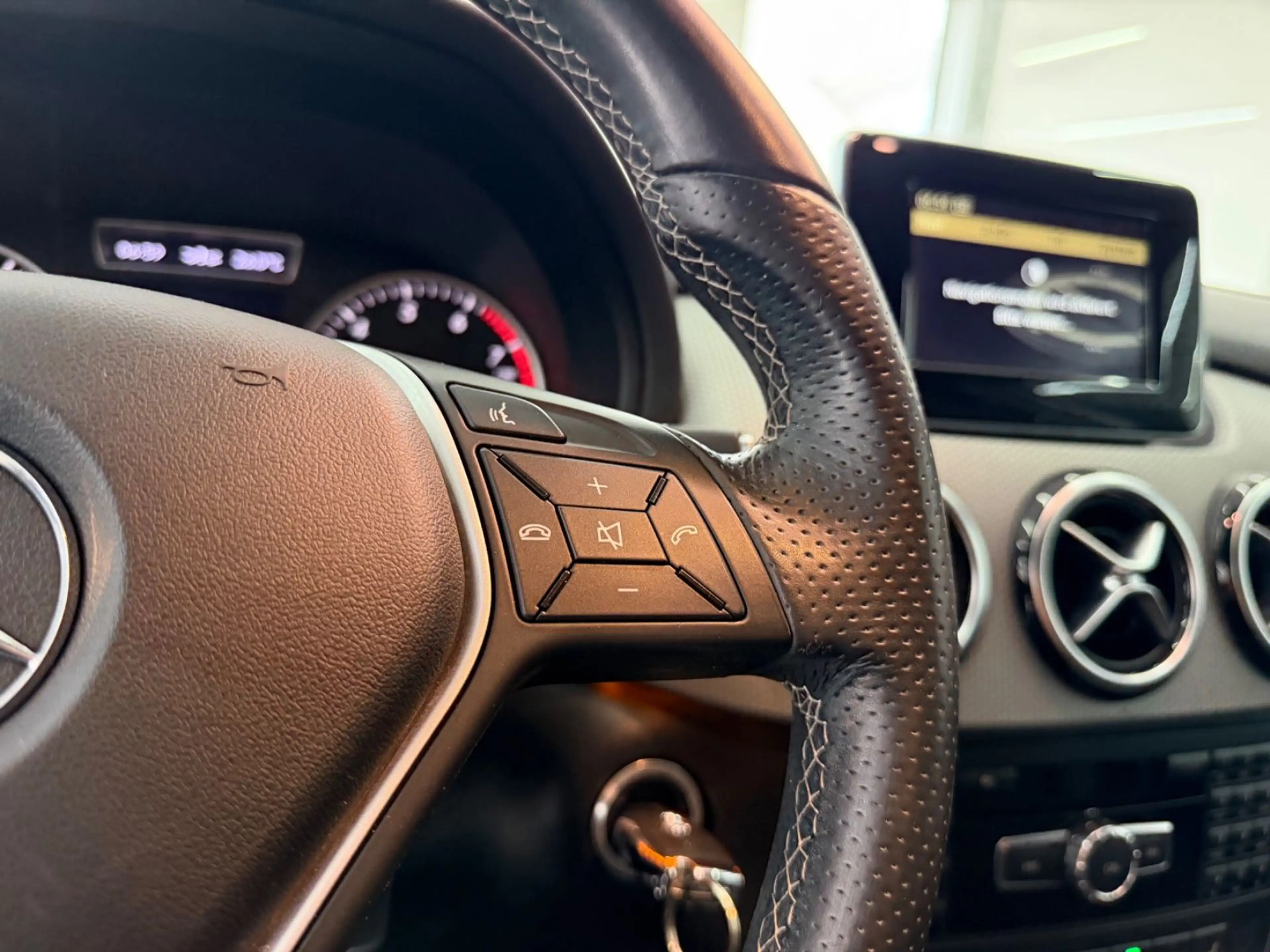 Mercedes-Benz B 180 BlueEfficiency*Tempomat*Bi-Xenon*Navi*SHZ* — photo 24