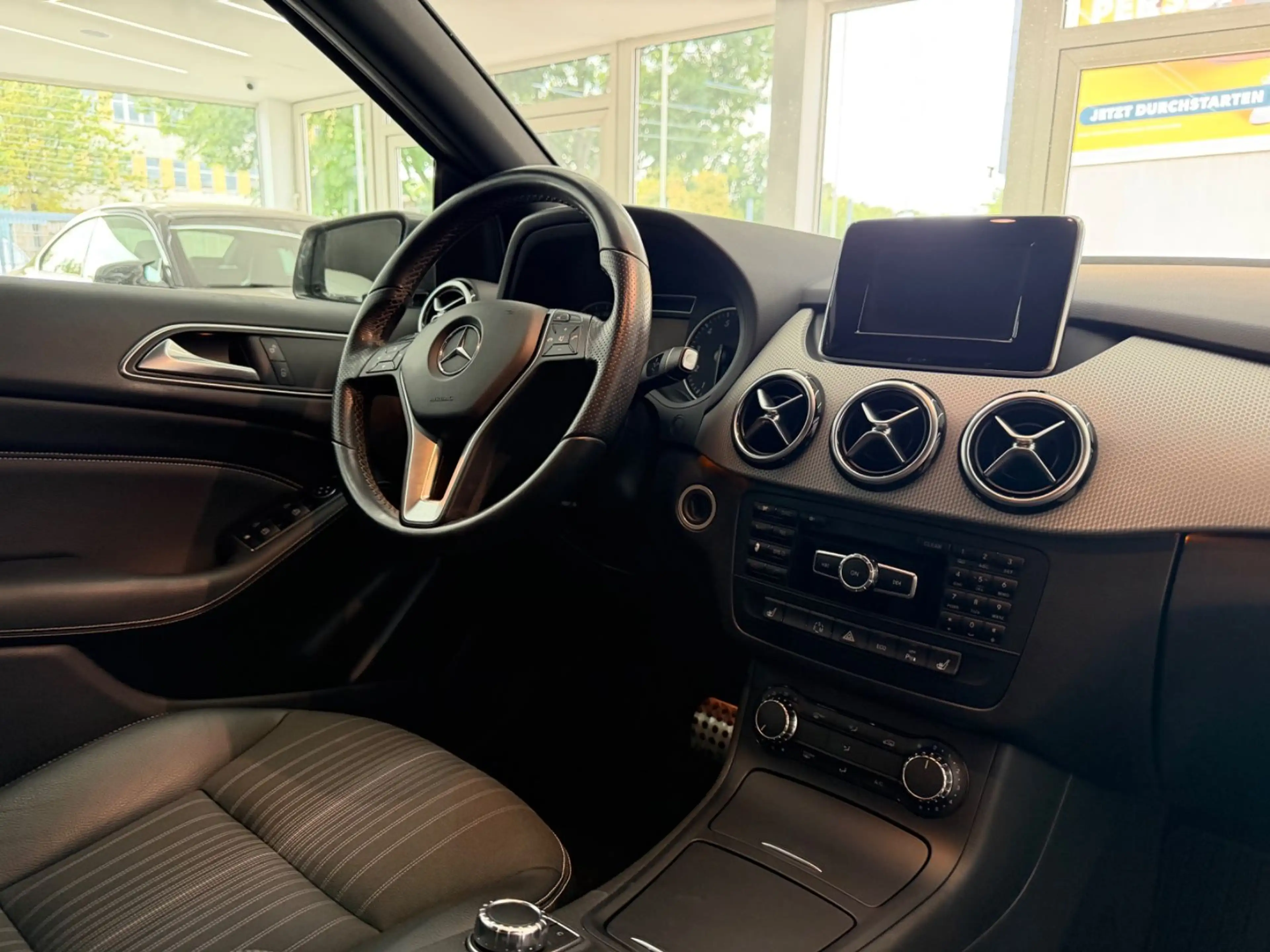 Mercedes-Benz B 180 BlueEfficiency*Tempomat*Bi-Xenon*Navi*SHZ* — photo 9