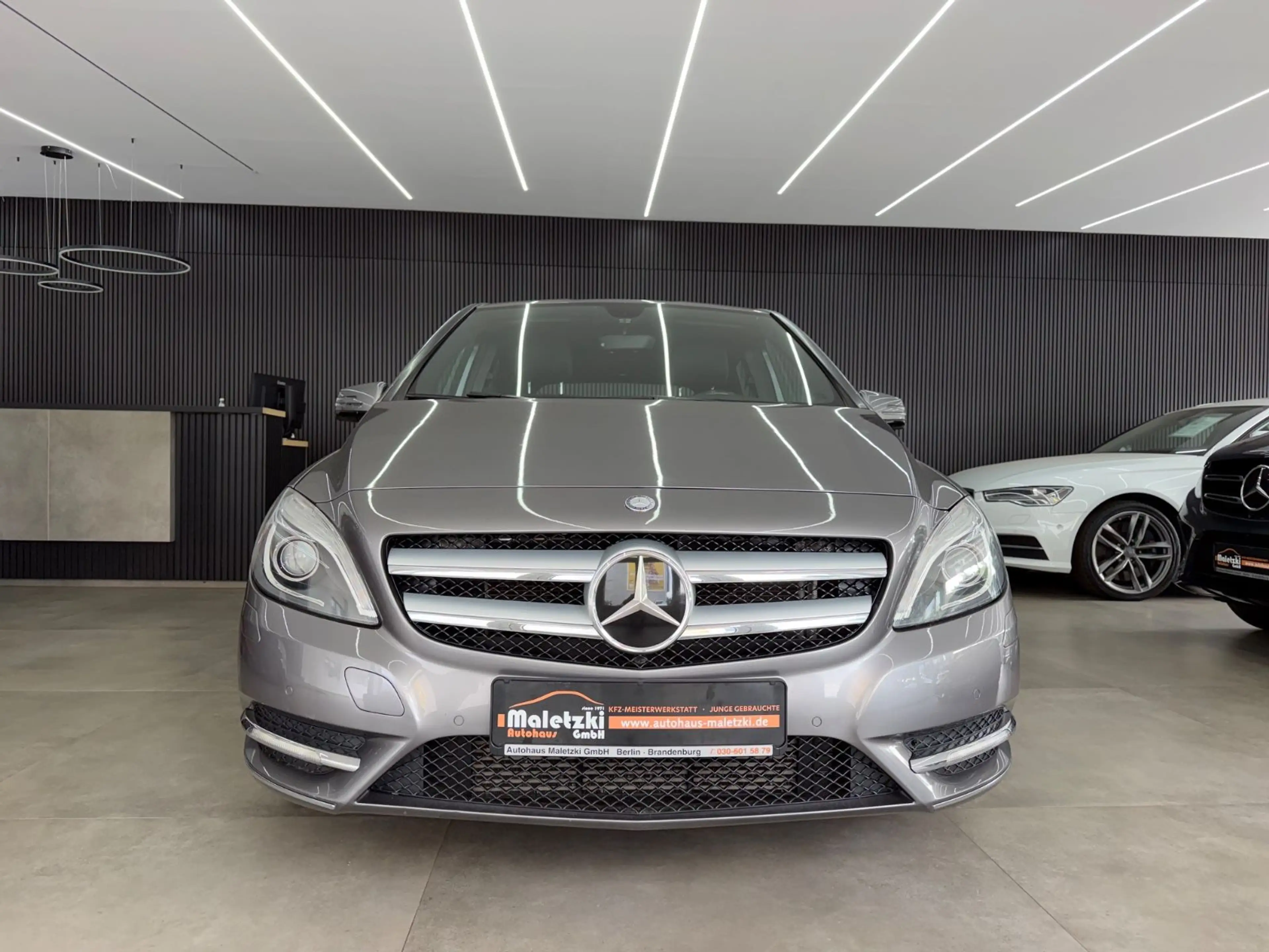 Mercedes-Benz B 180 BlueEfficiency*Tempomat*Bi-Xenon*Navi*SHZ* — photo 2