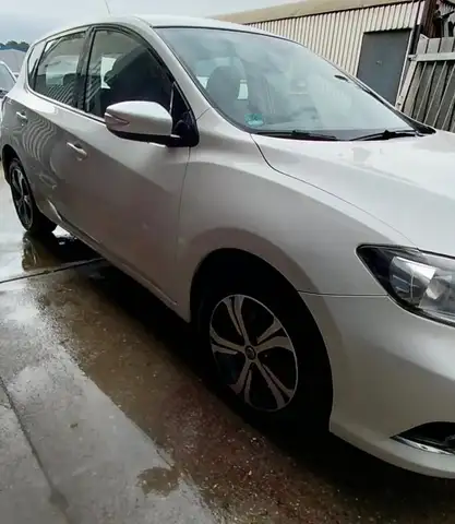 Nissan Pulsar Acenta