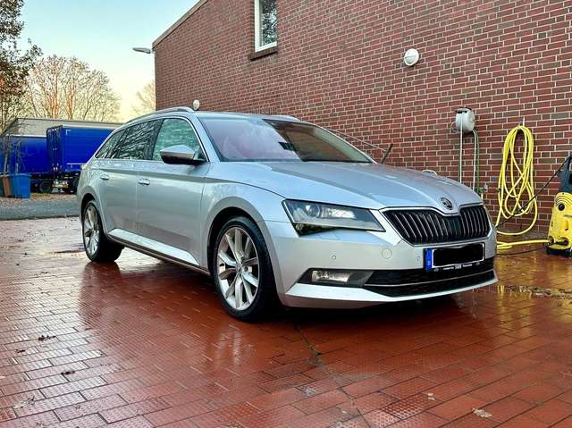 Imagine Skoda Superb Superb Combi 2.0 TDI DSG Premium Edition