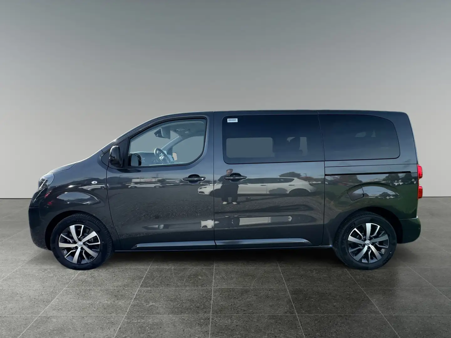 Toyota Proace Verso 2.2L D150 Teamplayer L1 MT Grau - 2