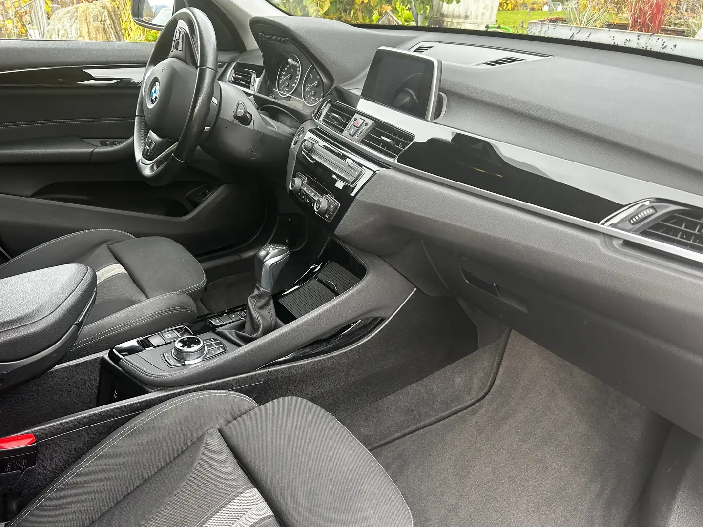 BMW X1 X1 xDrive18d Sport Line Aut. Sport Line Silber - 2