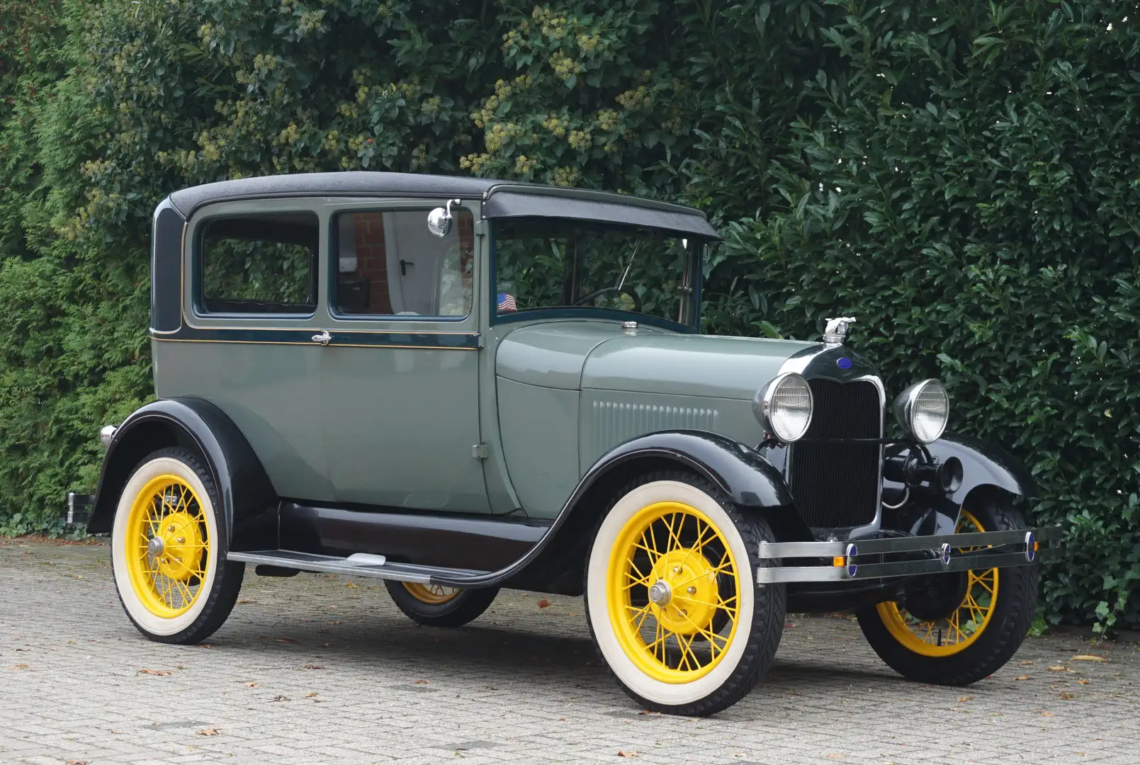 Oldtimer Ford Model A Tudor Groen - 1