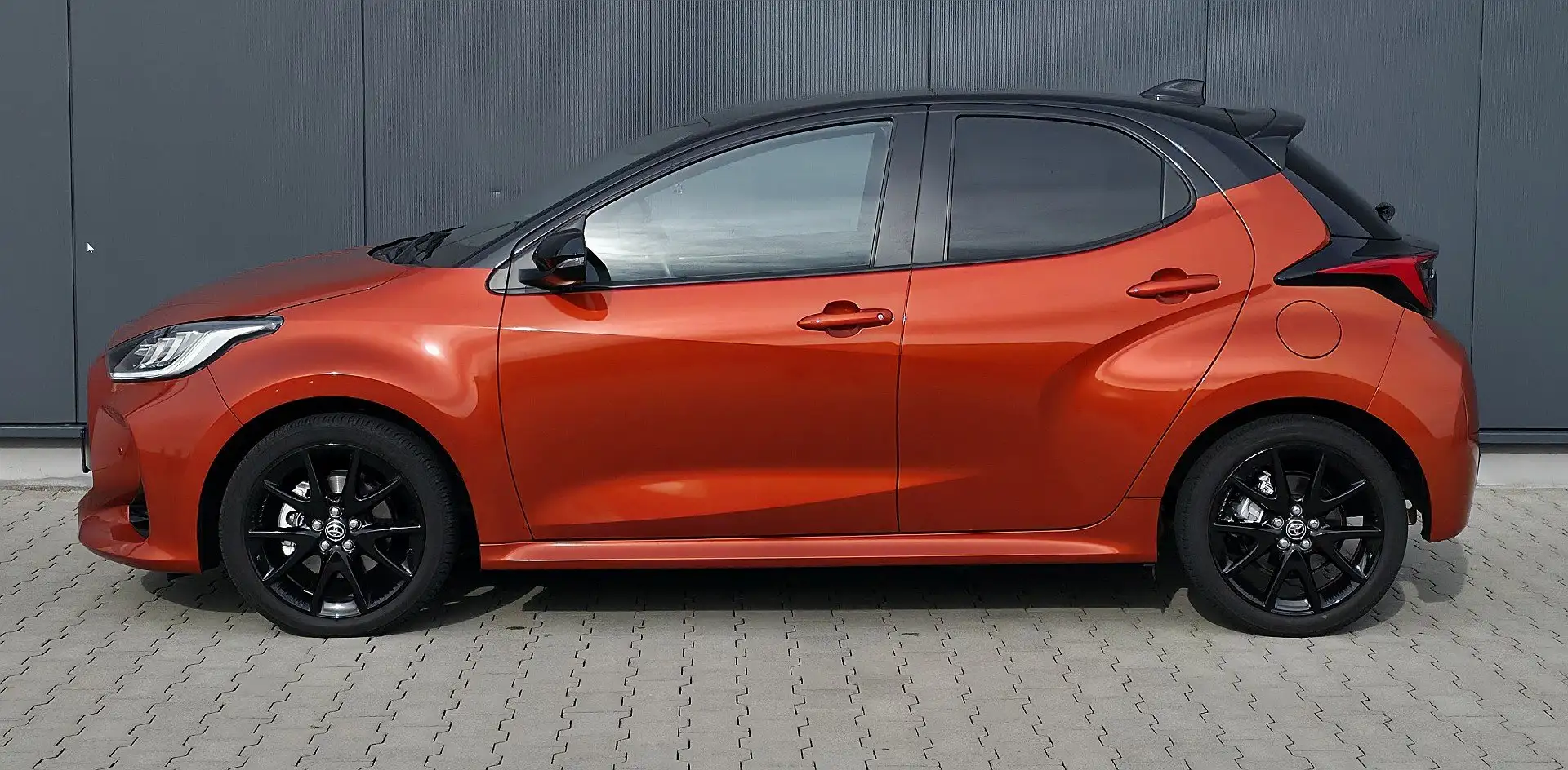 Toyota Yaris Yaris Hybrid 1.5 VVT-i Style mit TOP Ausstattung Orange - 2