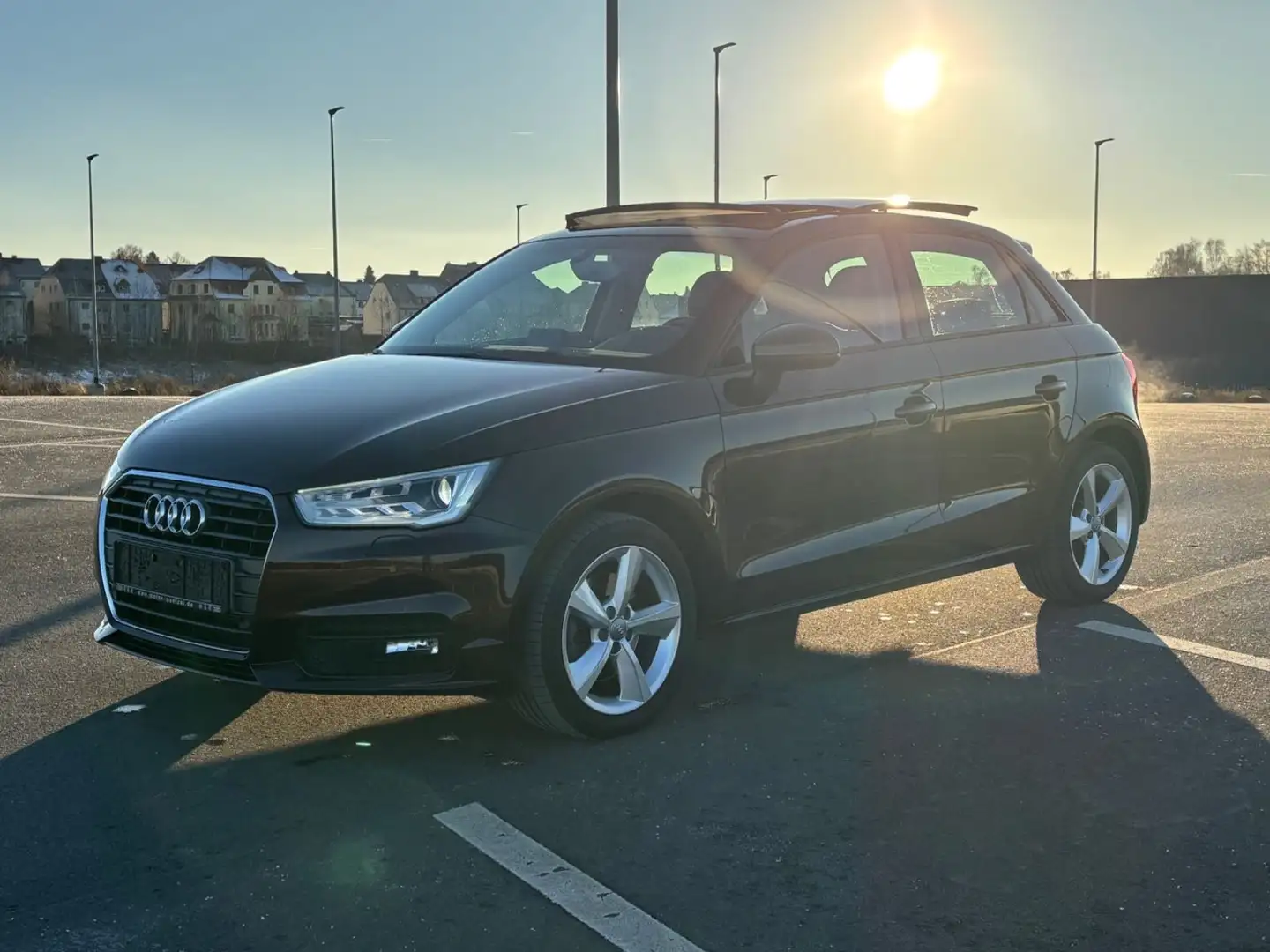 Audi A1 1.4 TFSI S Tronic Sportback PANO ALU PDC Rot - 1