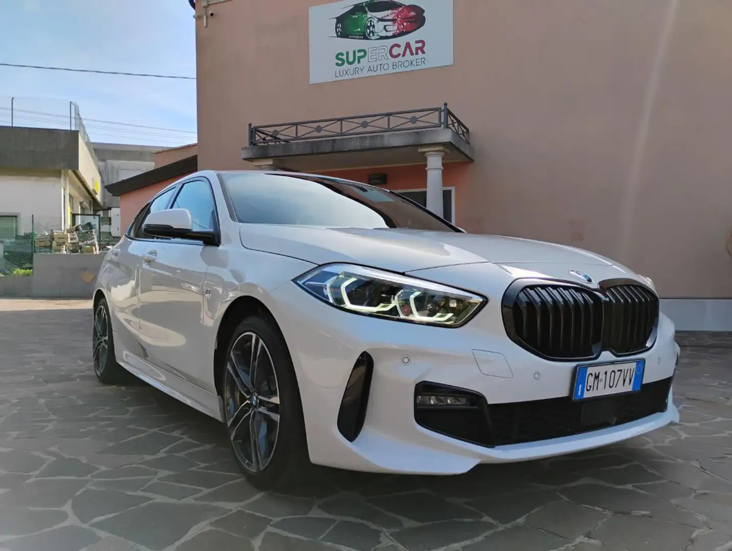 BMW 118 d 5p. Msport - MSPORT - Blanc - 1