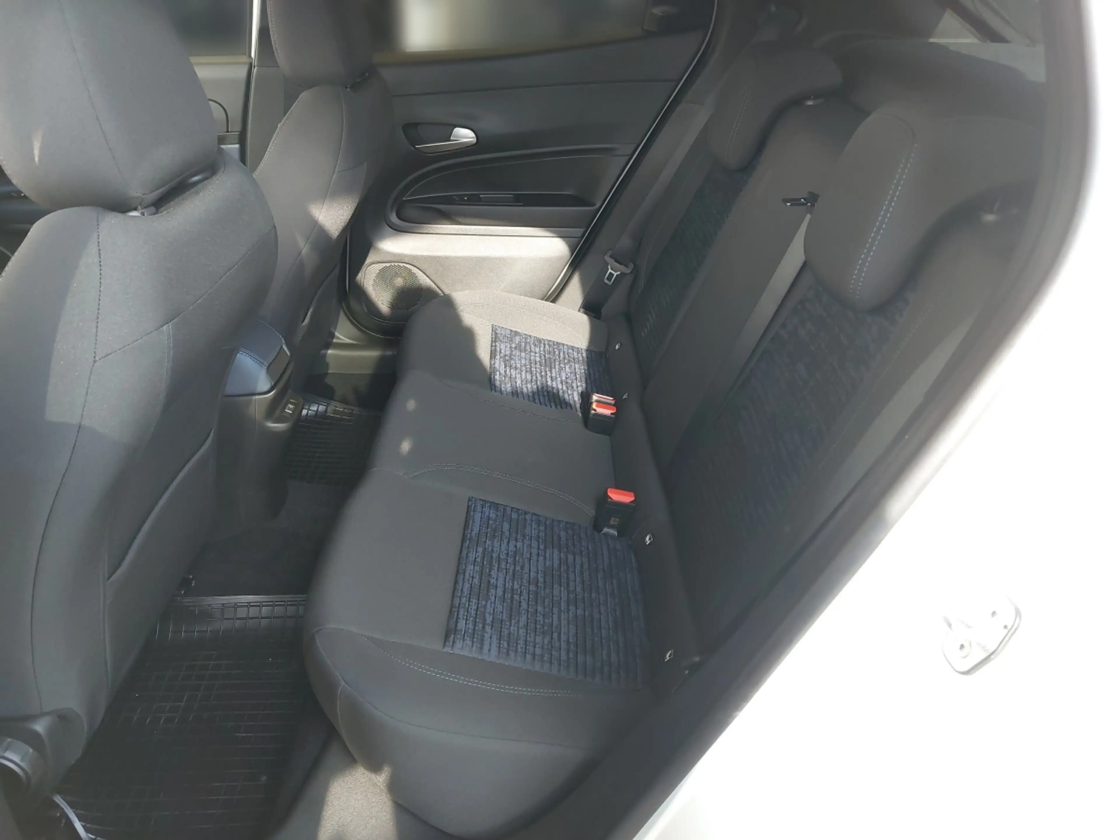Alfa Romeo Junior Ibrida 1.2 145PS Hybrid eDCT6 — photo 10
