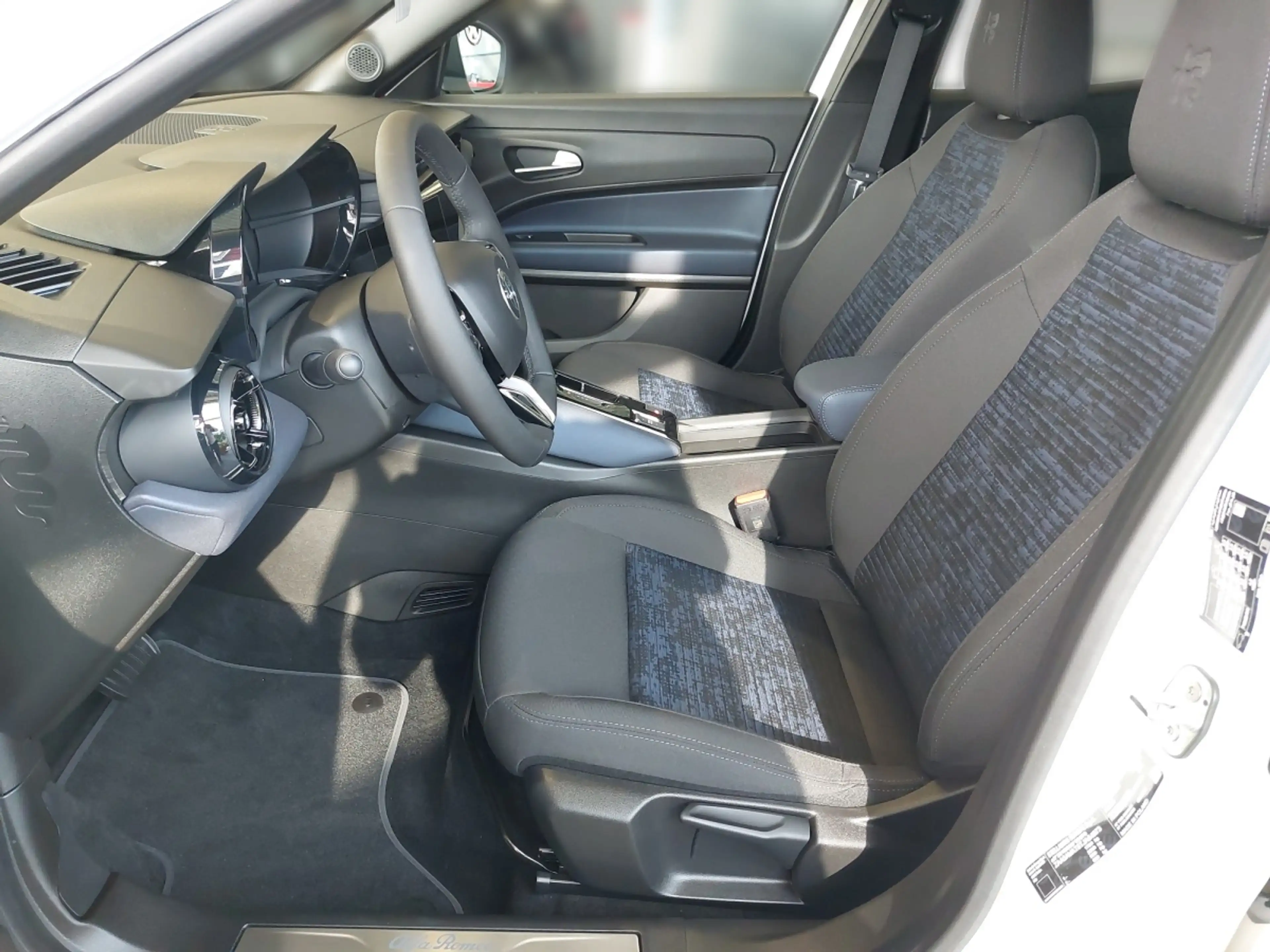 Alfa Romeo Junior Ibrida 1.2 145PS Hybrid eDCT6 — photo 5