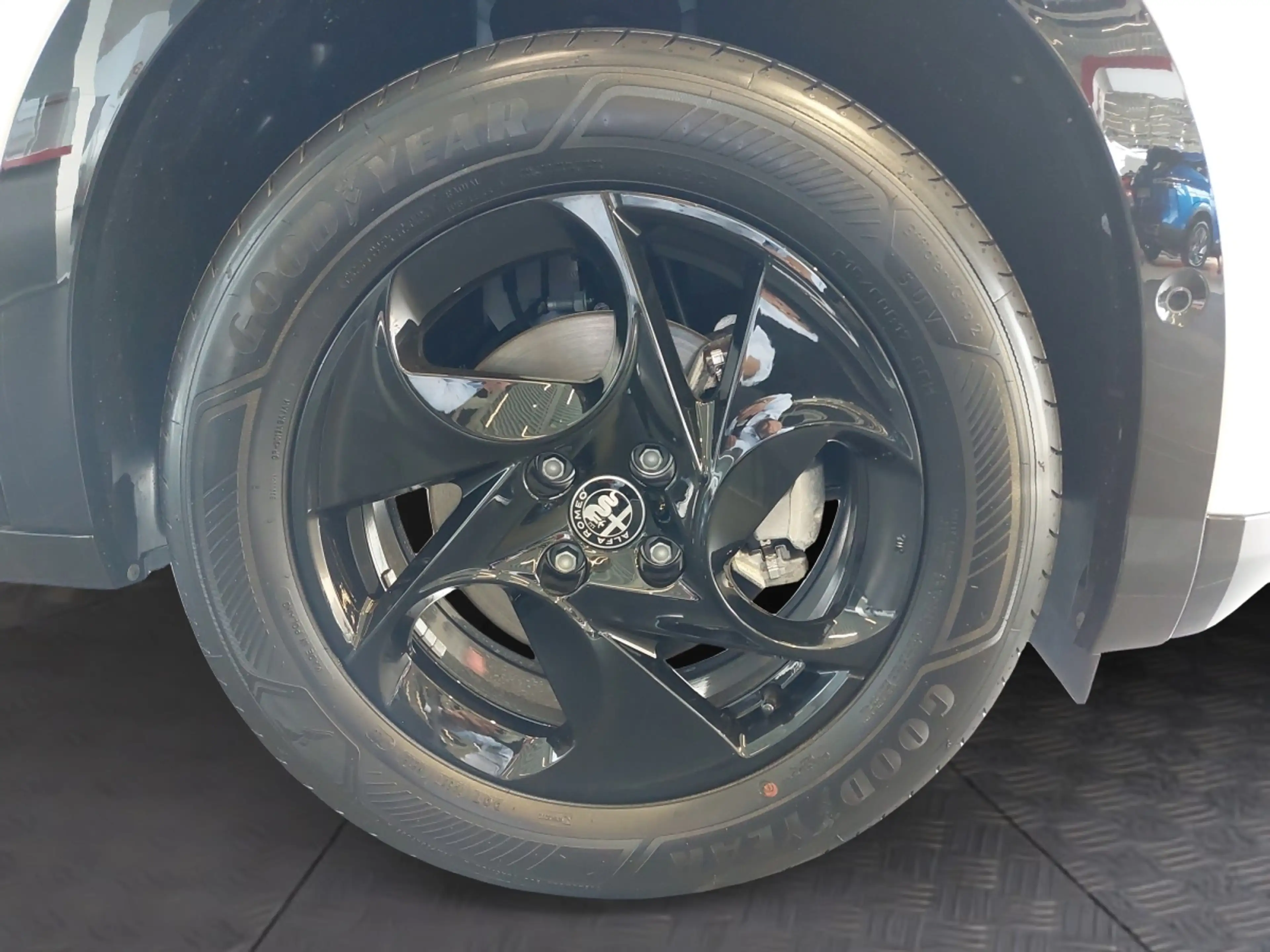 Alfa Romeo Junior Ibrida 1.2 145PS Hybrid eDCT6 — photo 13