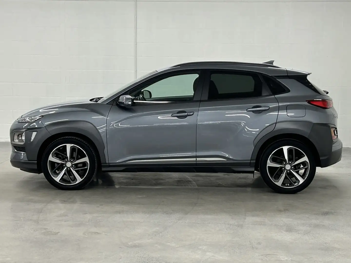 Hyundai KONA 1.6 T-GDi Luxury Launch Edition 4WD AT Grey - 2
