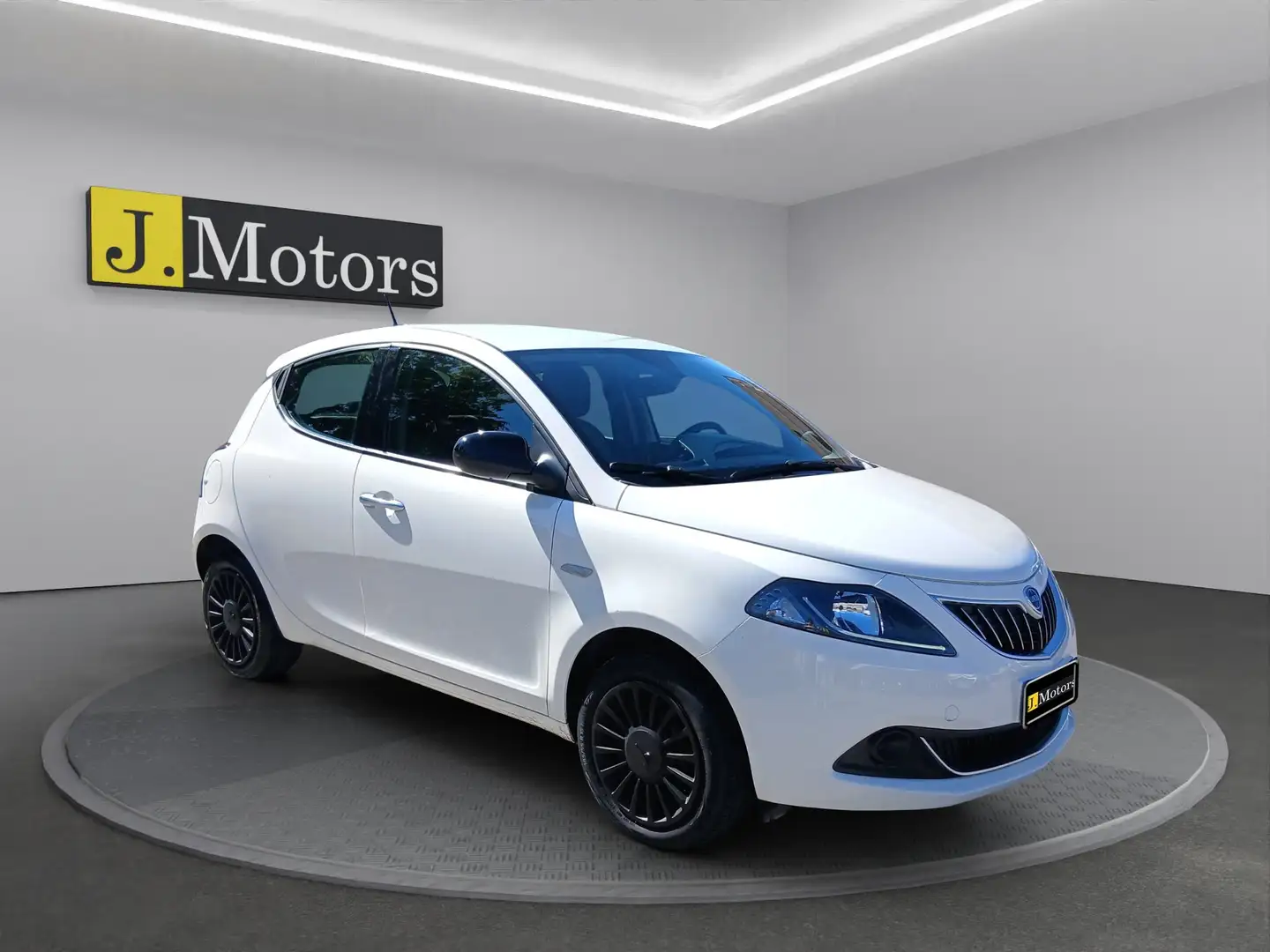 Lancia Ypsilon HYBRID FireFly 70cv Silver Plus S&S Bluetooth Weiß - 1