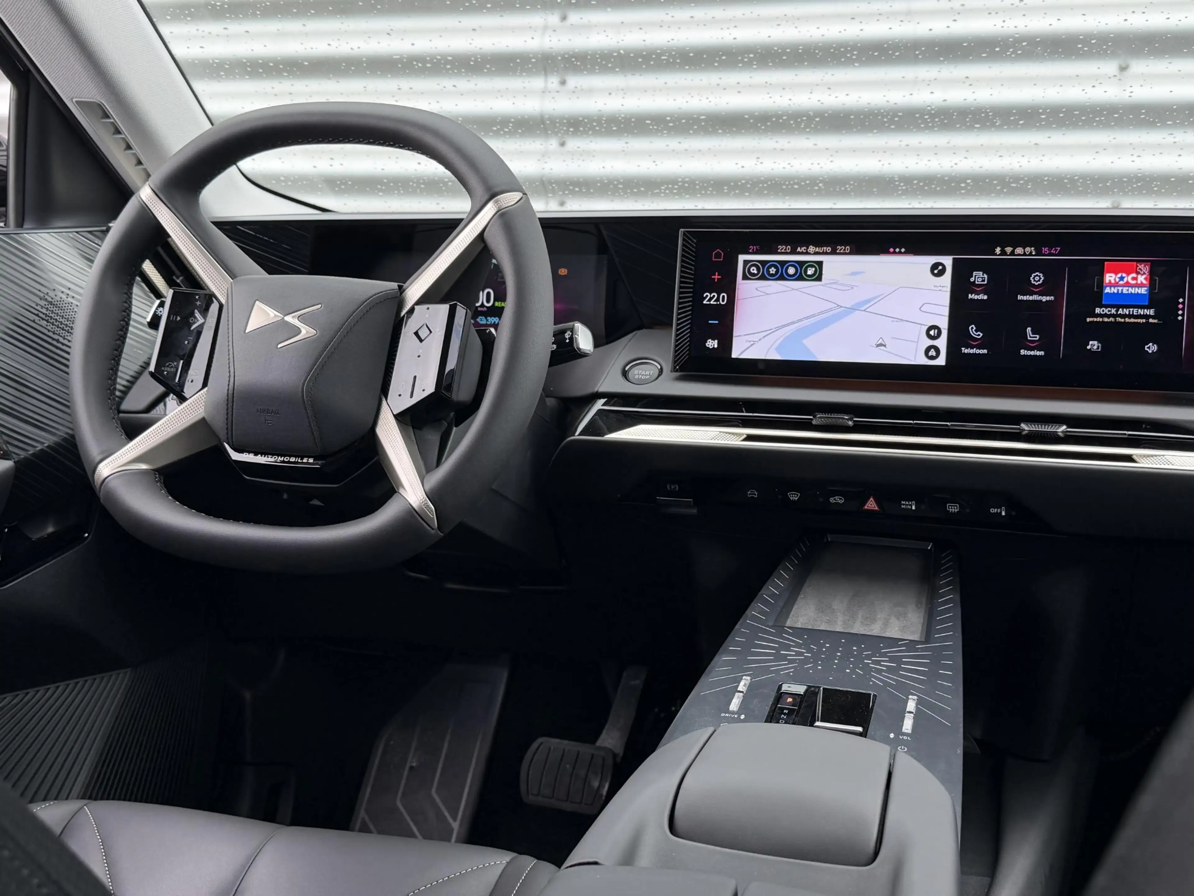 DS Automobiles No 8 Pallas Tech 74 kWh | Memory Seats | Two-Tone — photo 15