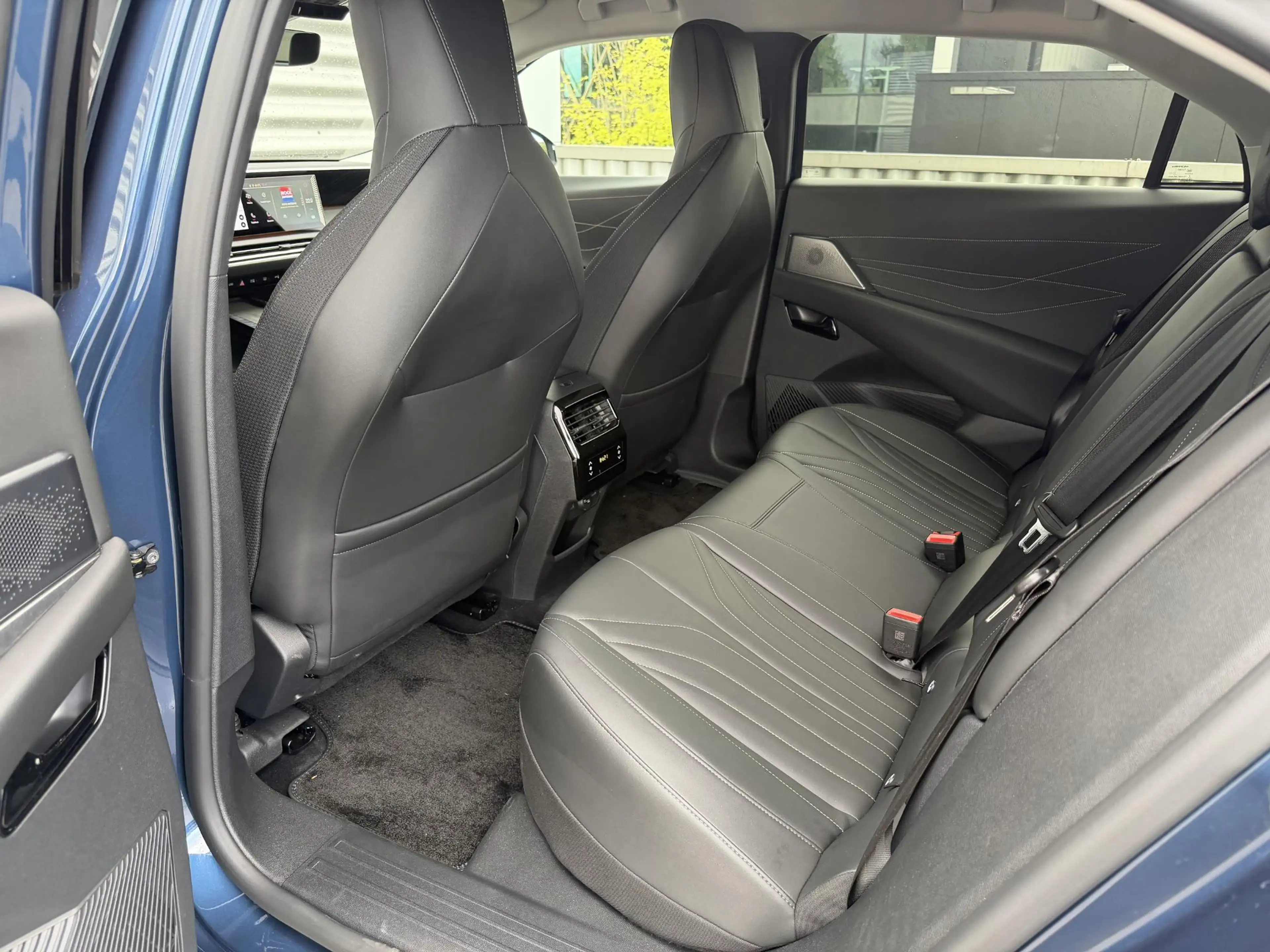 DS Automobiles No 8 Pallas Tech 74 kWh | Memory Seats | Two-Tone — photo 12