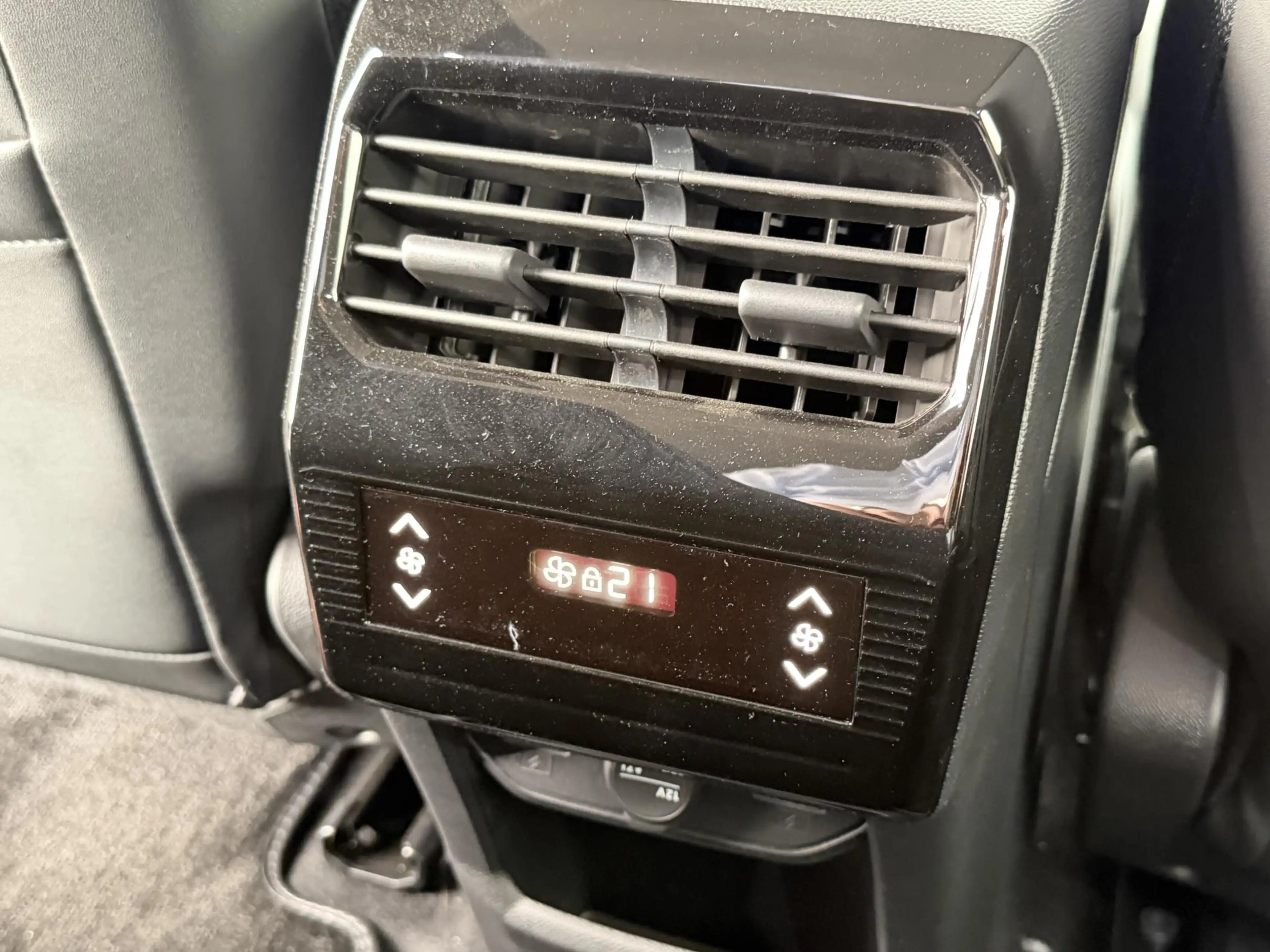 DS Automobiles No 8 Pallas Tech 74 kWh | Memory Seats | Two-Tone — photo 13