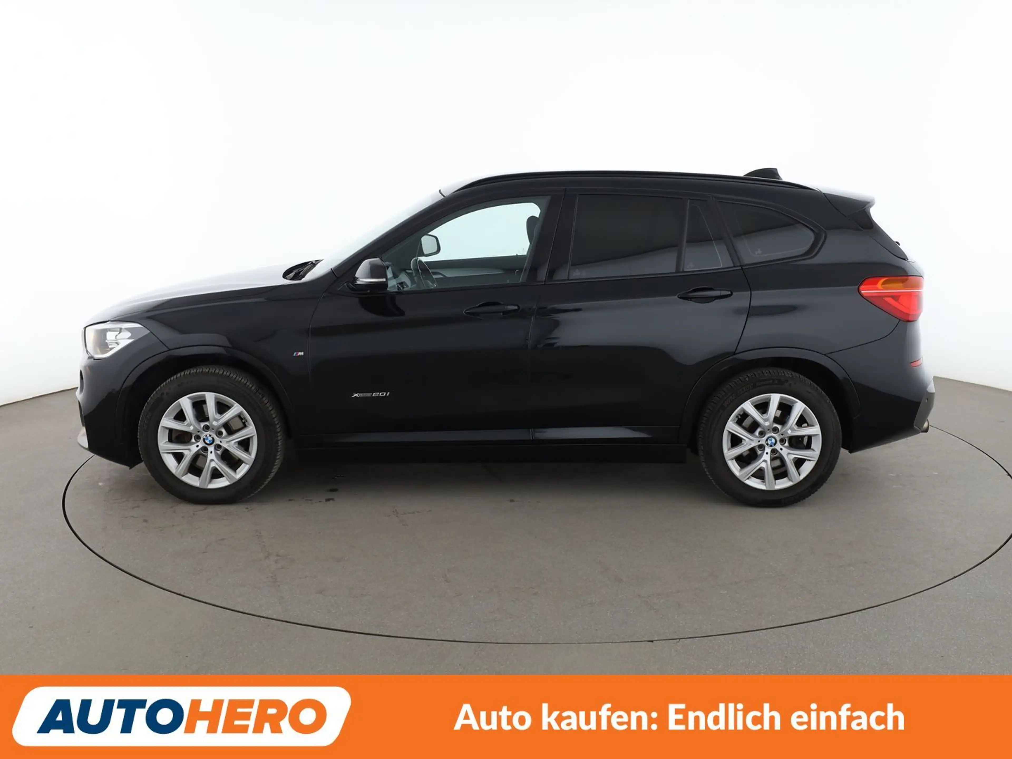 BMW X1 xDrive 20i M Sport Aut.*NAVI*HUD*TEMPO*PDC* — photo 3
