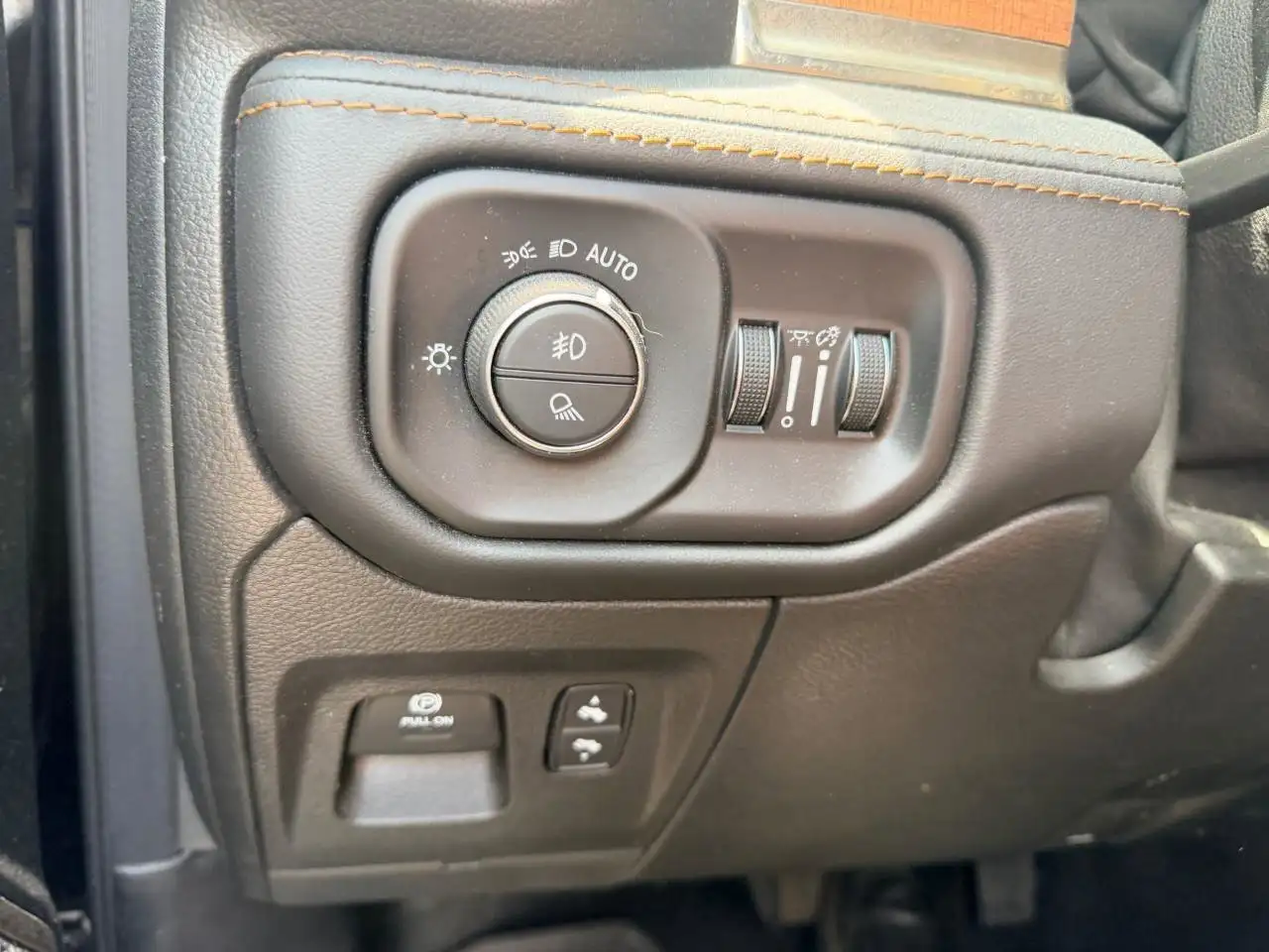 RAM 1500 снимка RAM 1500
