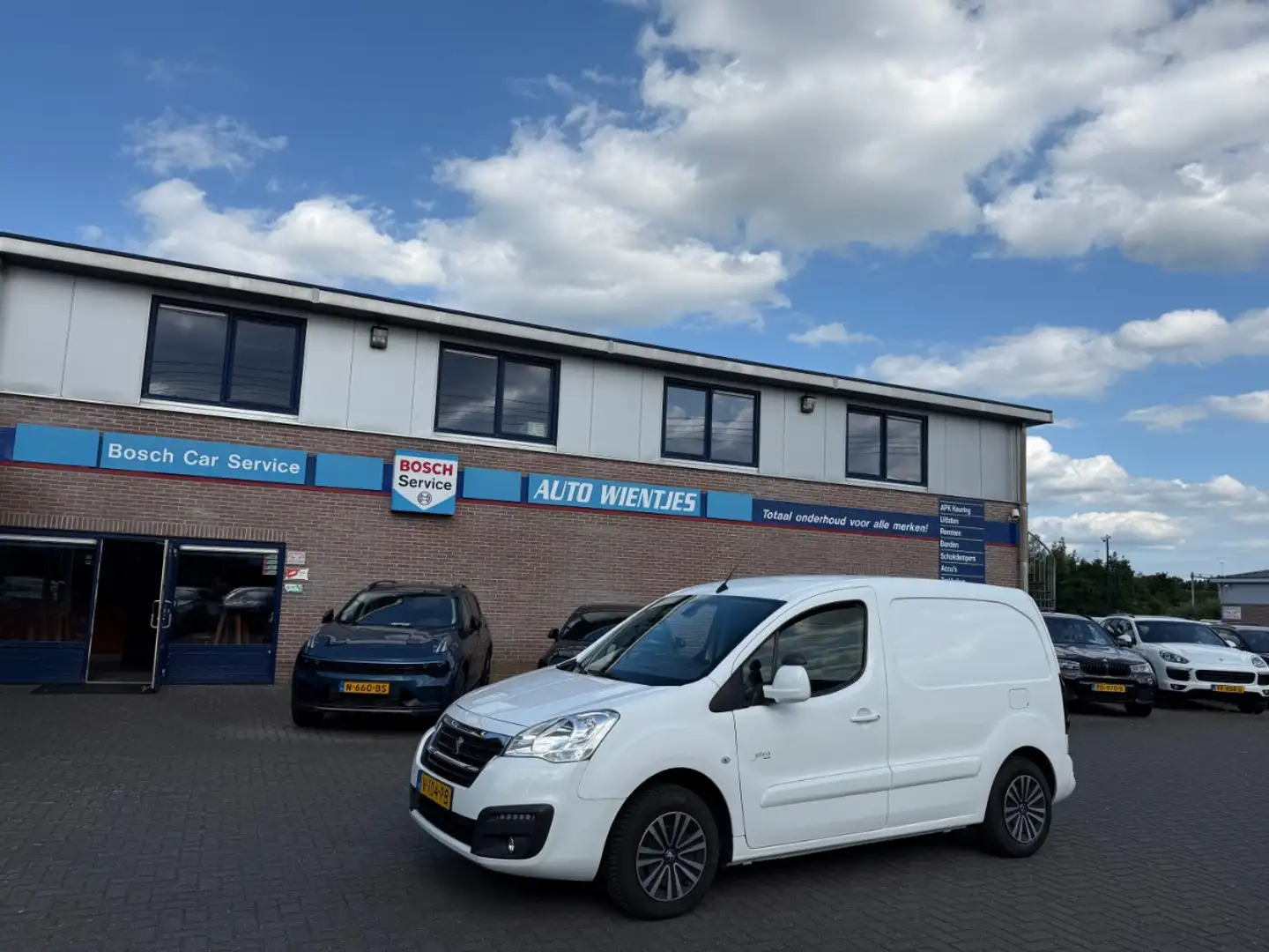 Peugeot Partner 1.6 BlueHDi | 75 Premium | Airco | Cruise | Navi Wit - 2