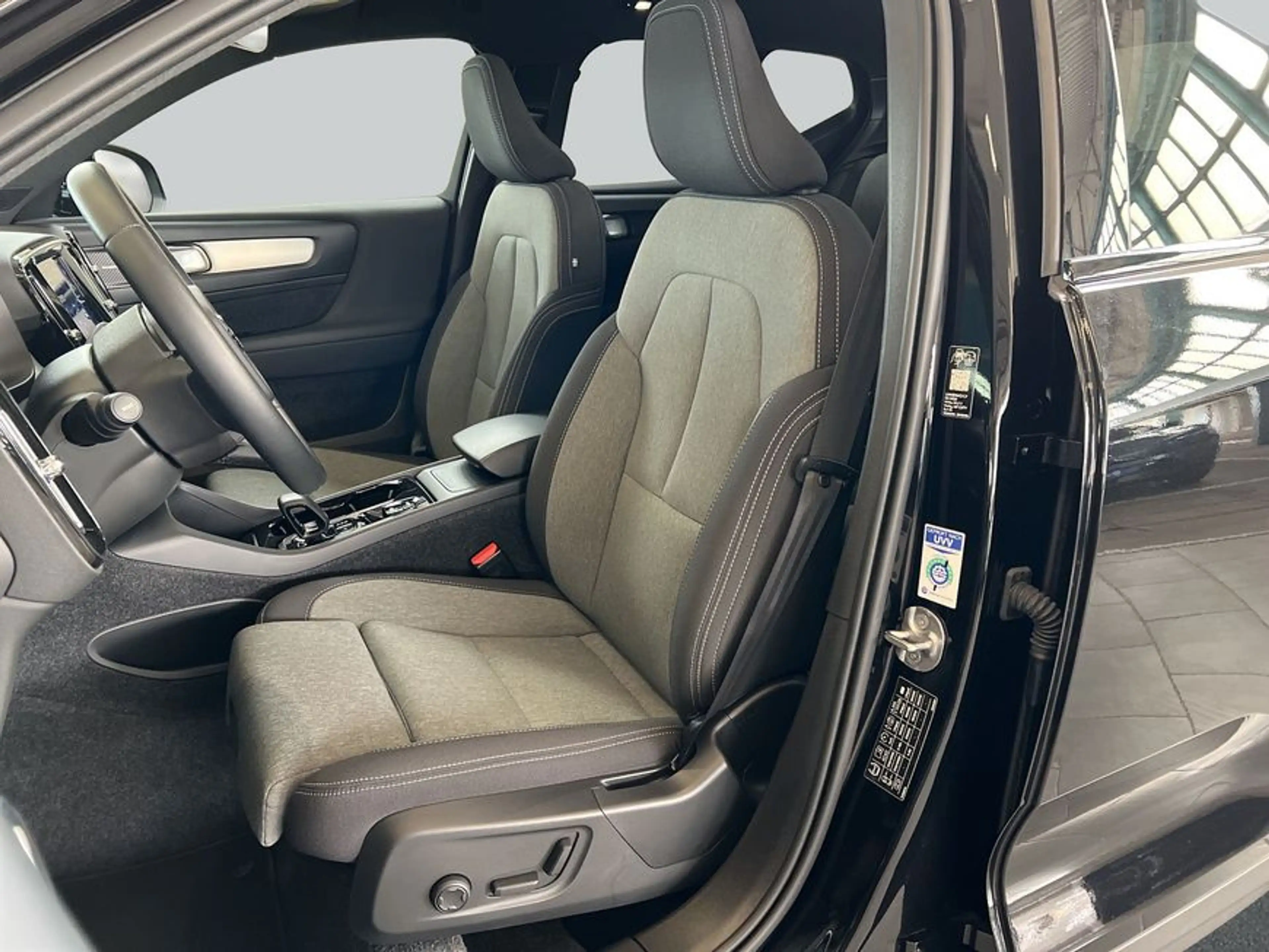 Volvo XC40 XC40 B3 B DKG Plus Black Edition — photo 10