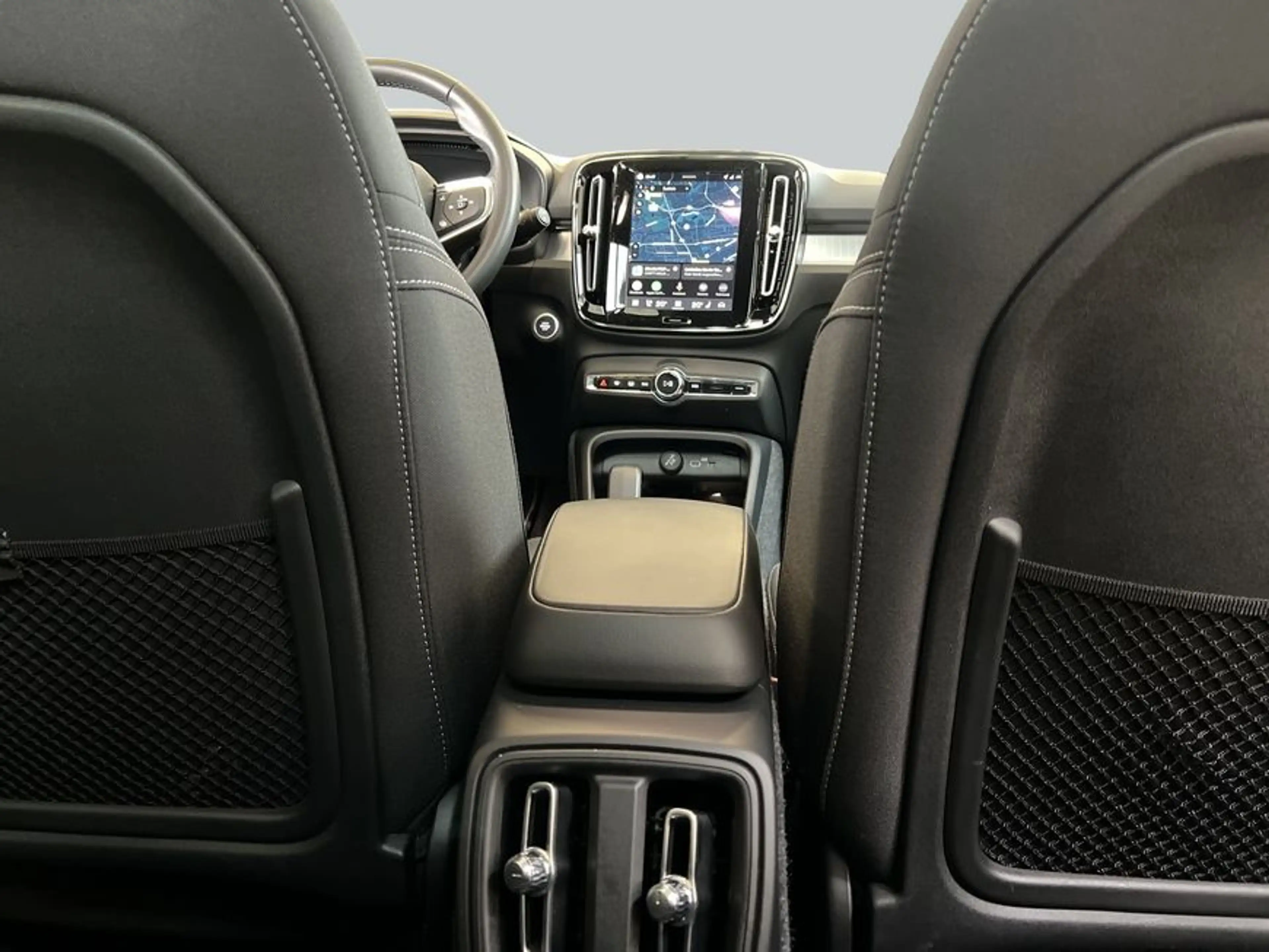 Volvo XC40 XC40 B3 B DKG Plus Black Edition — photo 14