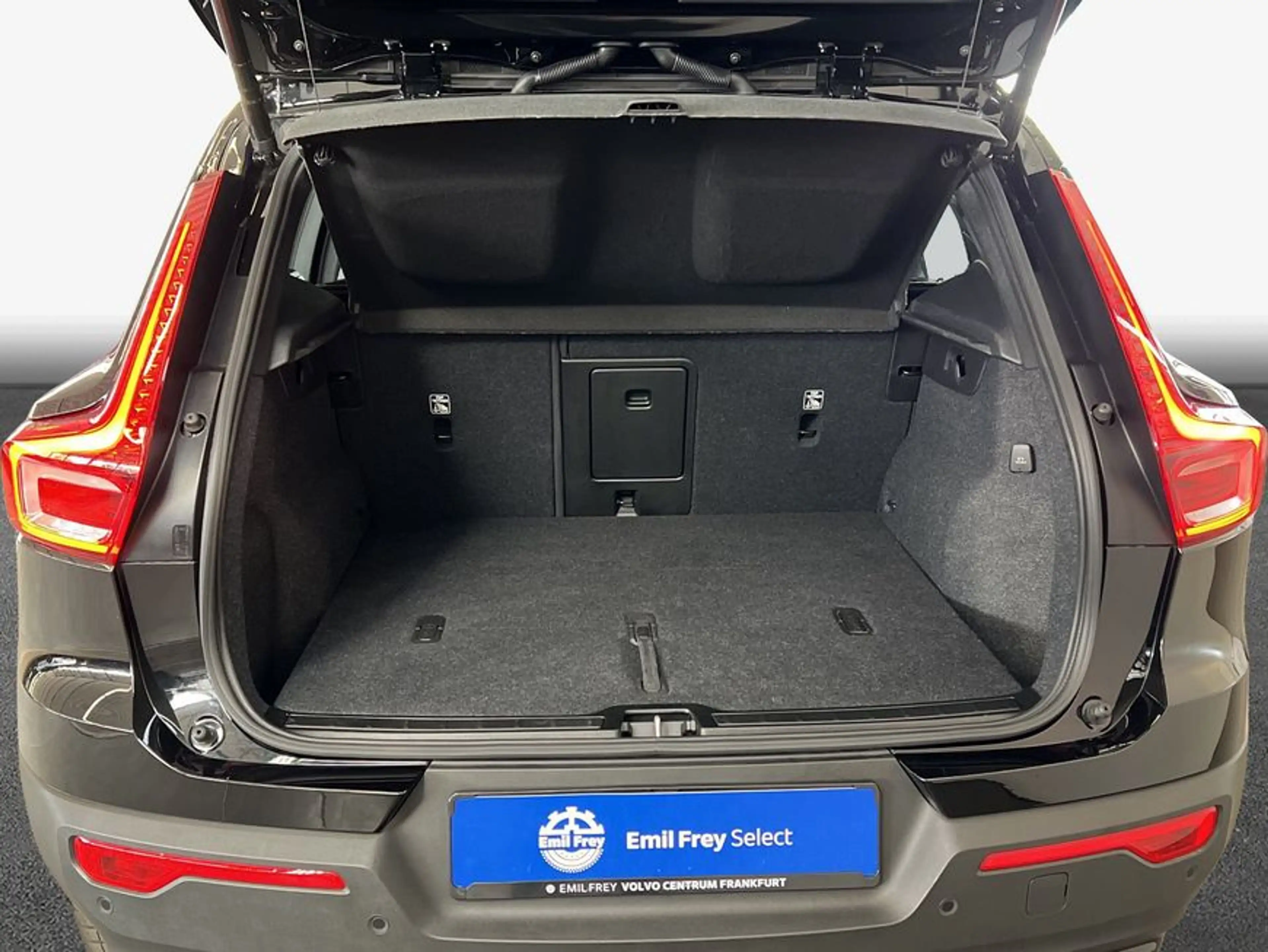 Volvo XC40 XC40 B3 B DKG Plus Black Edition — photo 8