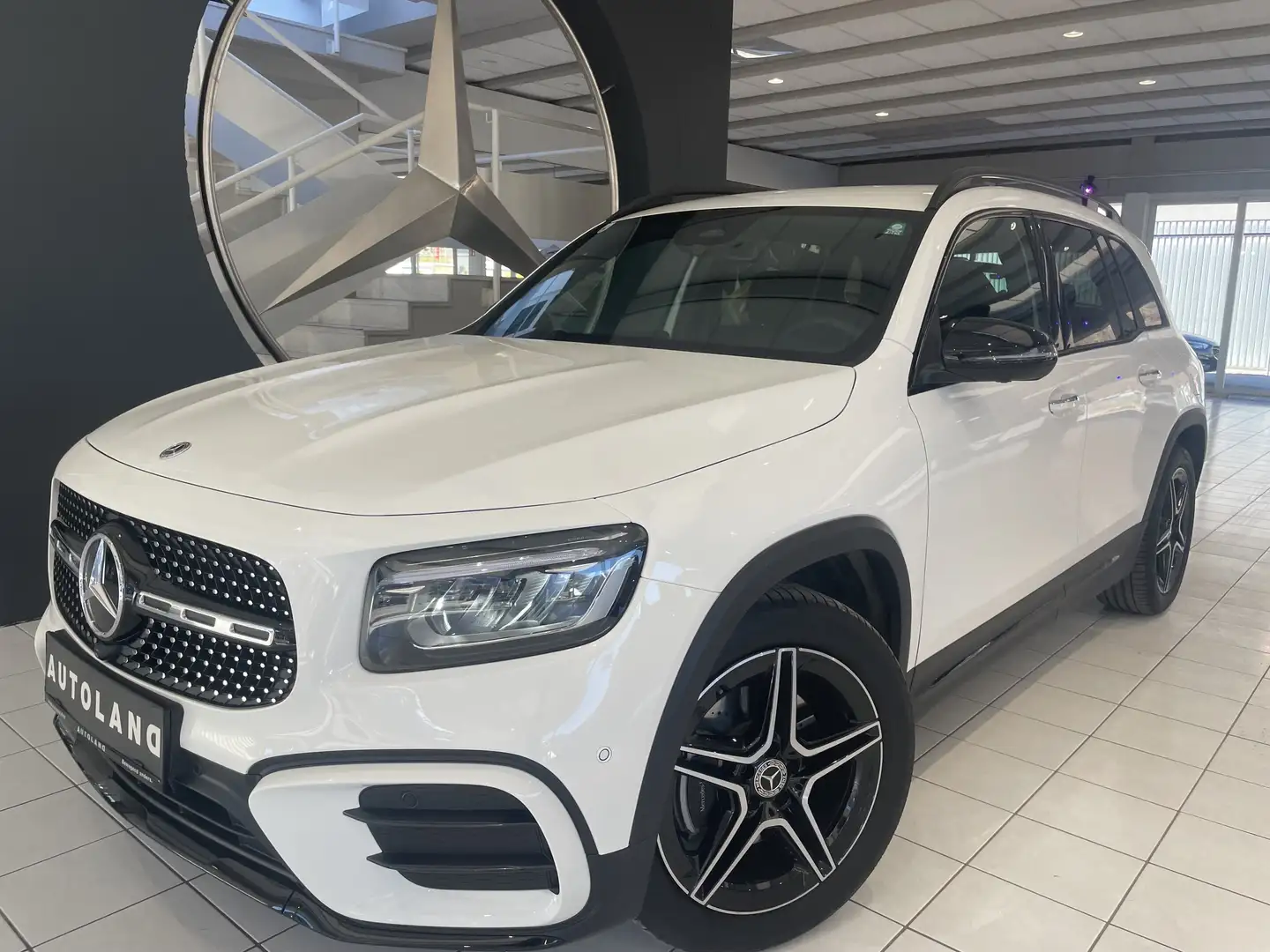 Mercedes-Benz GLB 200 d 4Matic AMG LINE Weiß - 2