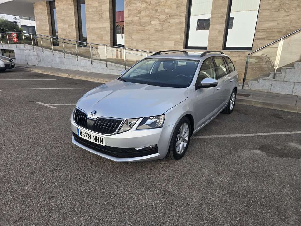 Skoda Octavia Combi 1.6TDI CR Style - foto 1