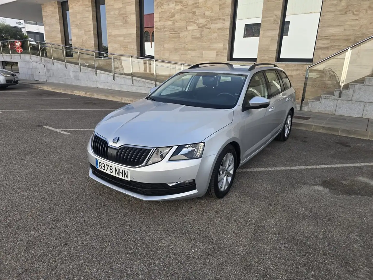 Skoda Octavia Combi 1.6TDI CR Style Gris - 1