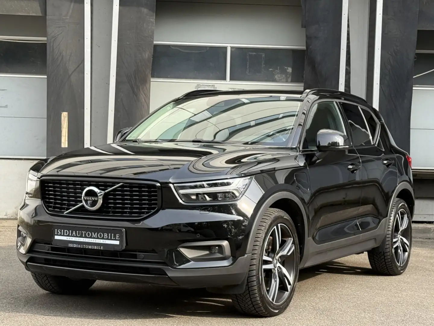 Volvo XC40 R Design Expression Recharge Plug-In Hybrid Schwarz - 1