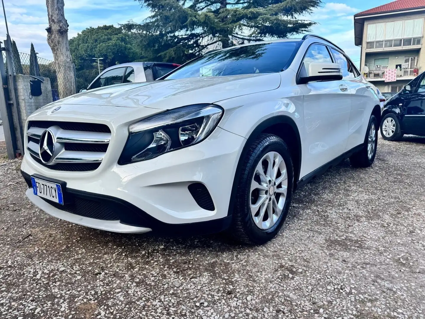 Mercedes-Benz GLA 180 GLA 180 d (cdi) Premium auto Blanc - 1