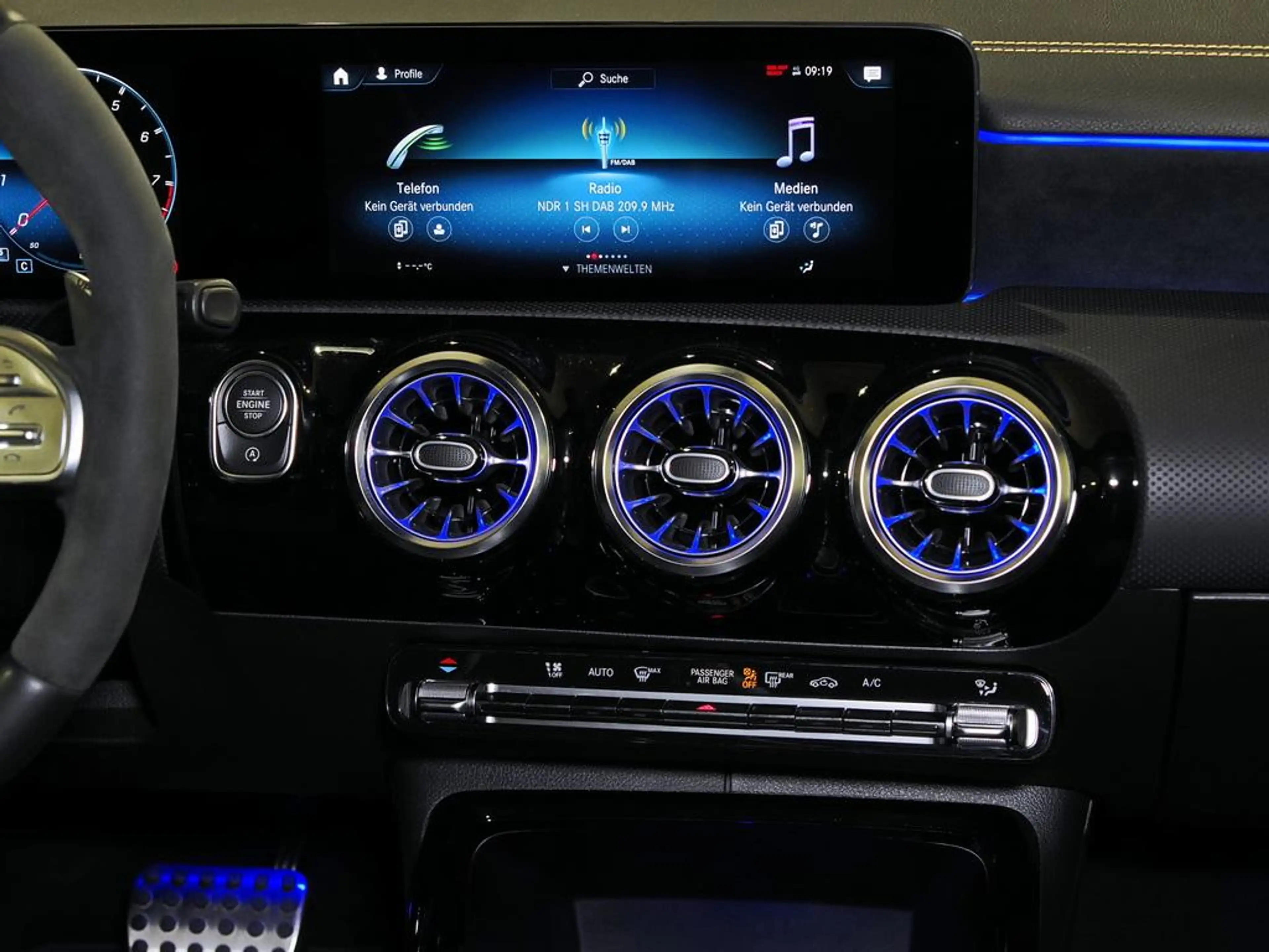 Mercedes-Benz CLA 45 AMG CLA 45 S AMG 4M LED BURMESTER DAB NAVI SITZHZG — photo 12