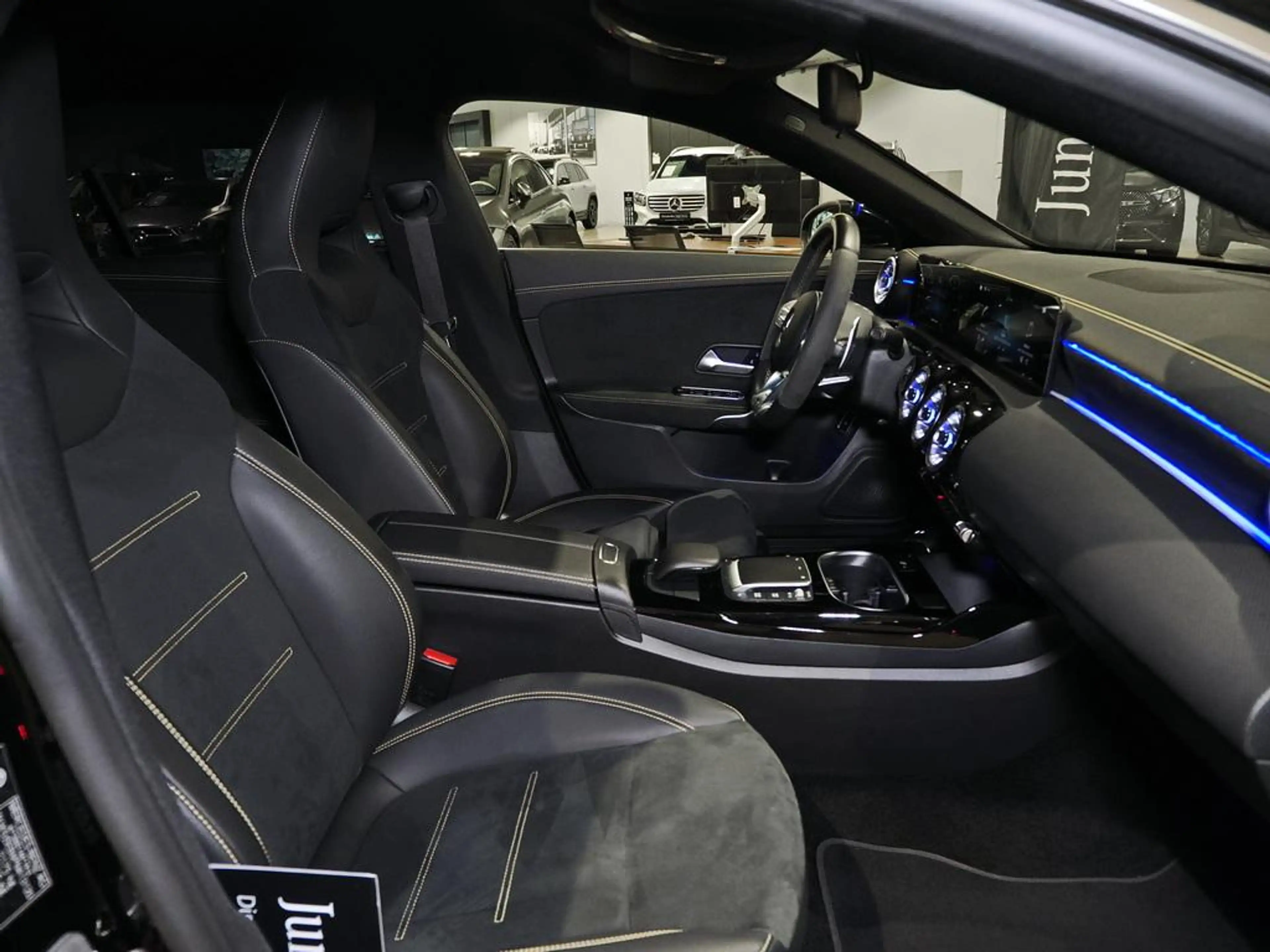 Mercedes-Benz CLA 45 AMG CLA 45 S AMG 4M LED BURMESTER DAB NAVI SITZHZG — photo 13