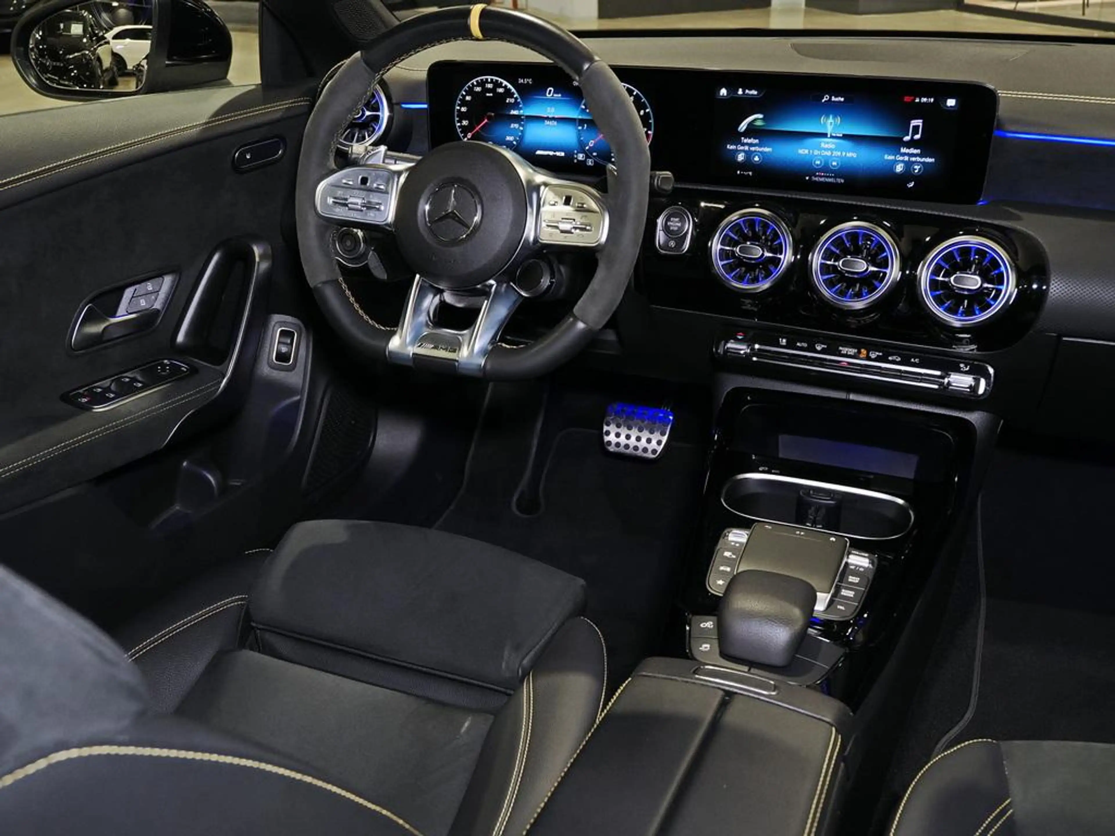 Mercedes-Benz CLA 45 AMG CLA 45 S AMG 4M LED BURMESTER DAB NAVI SITZHZG — photo 11