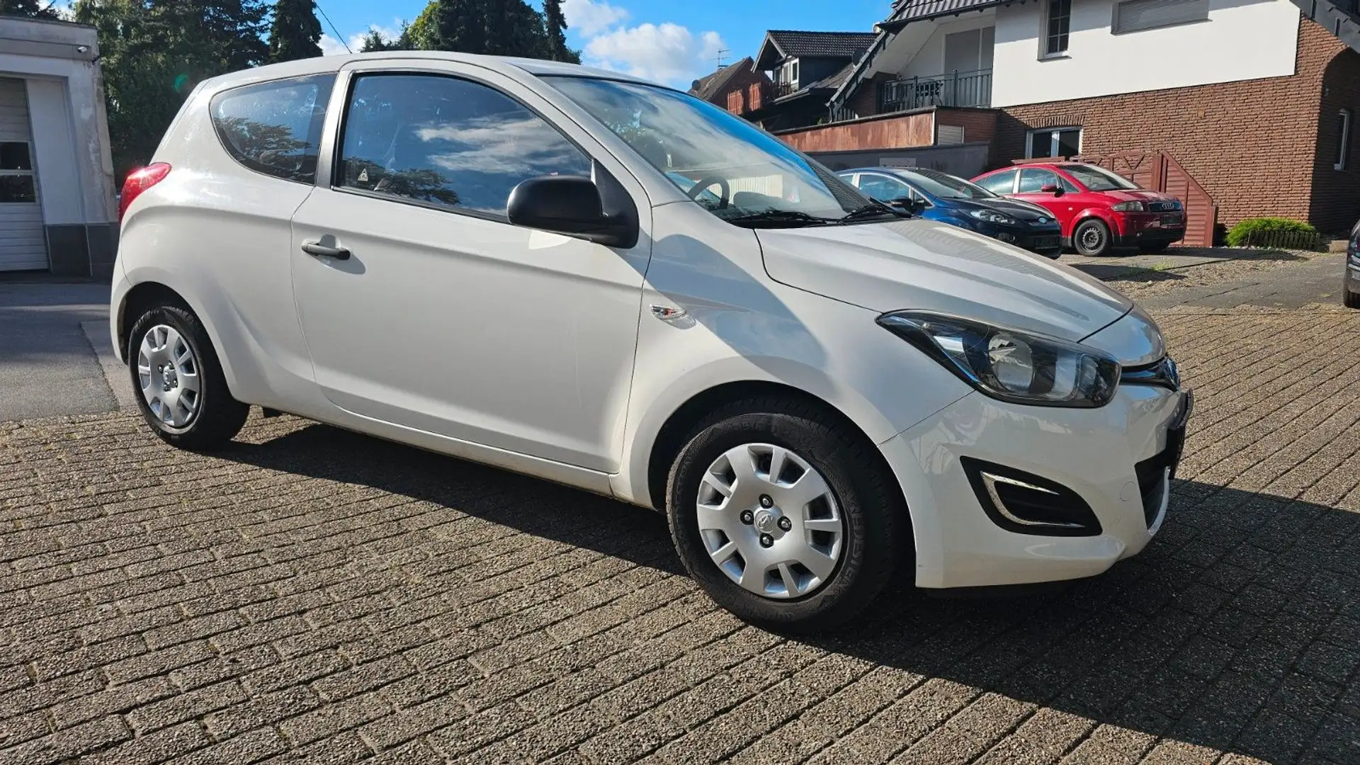 Hyundai i20 FIFA World Cup Edition, Klima, EFH, ZV Weiß - 1