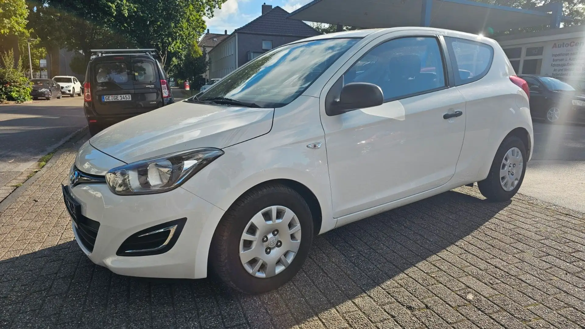Hyundai i20 FIFA World Cup Edition, Klima, EFH, ZV Weiß - 2