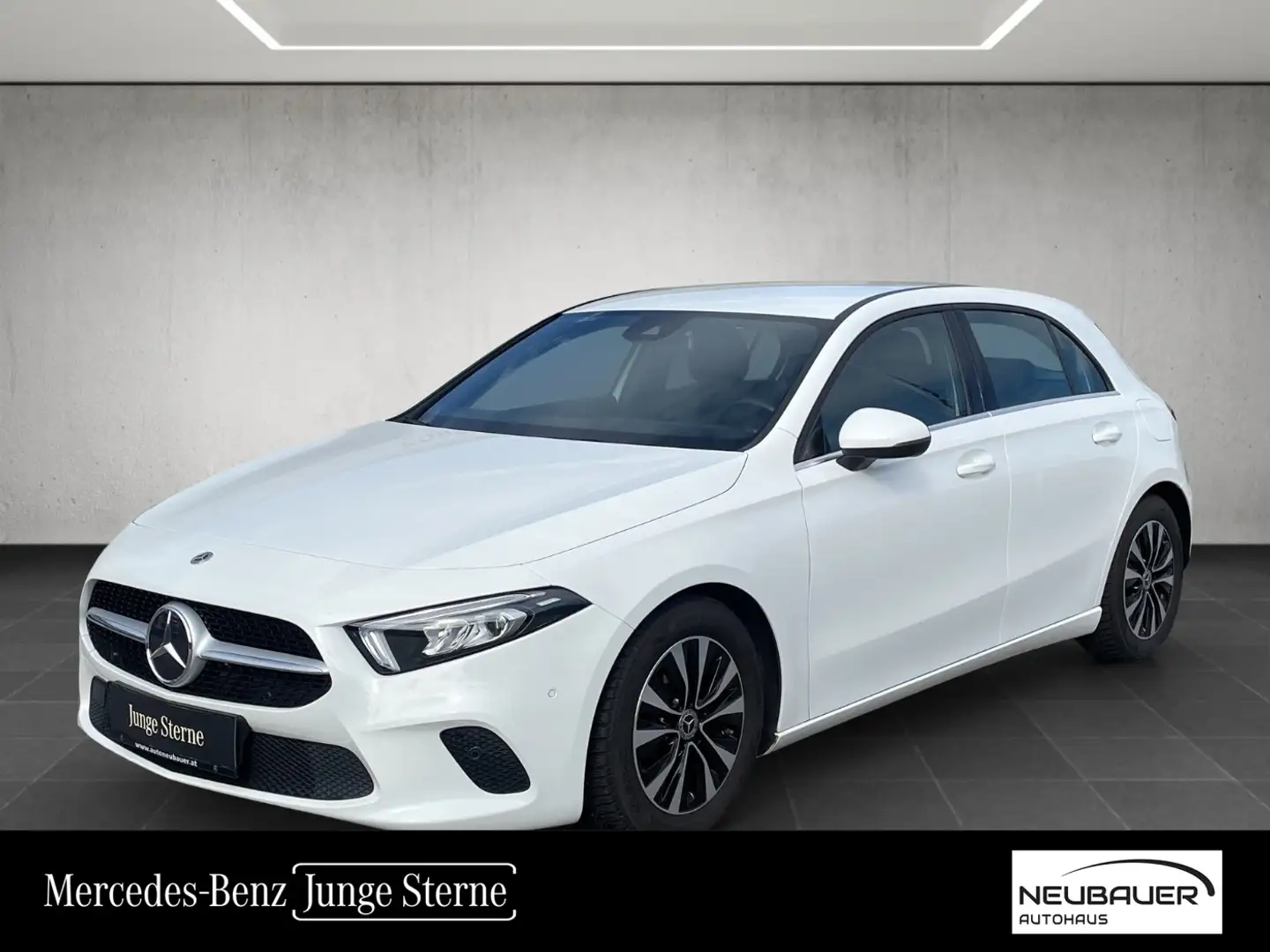 Mercedes-Benz A 180 d Kompaktlimousine Style PTS Shz LED MBUX Blanc - 1