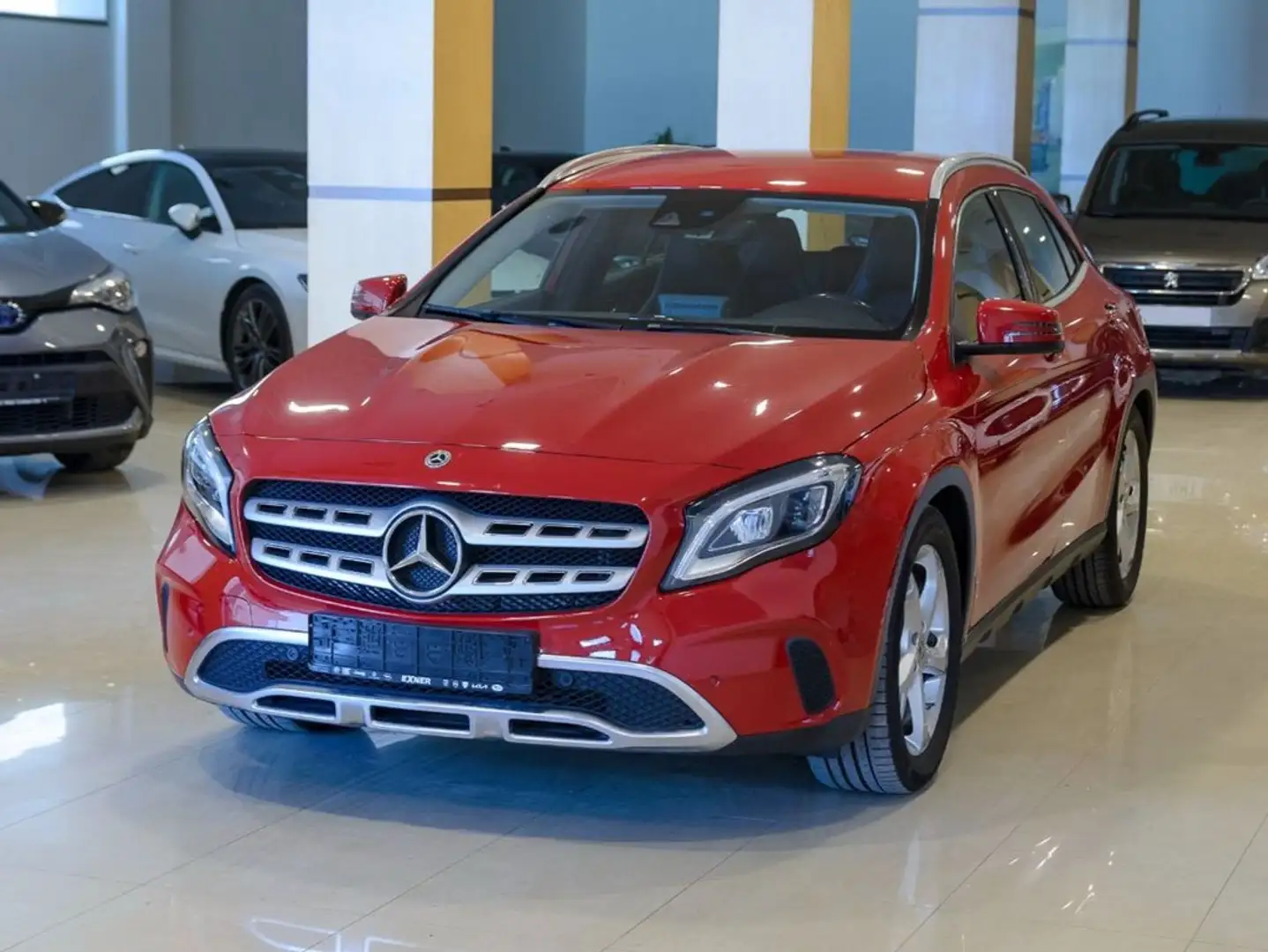 Mercedes-Benz GLA 220 220d Urban 7G-DCT Rojo - 2