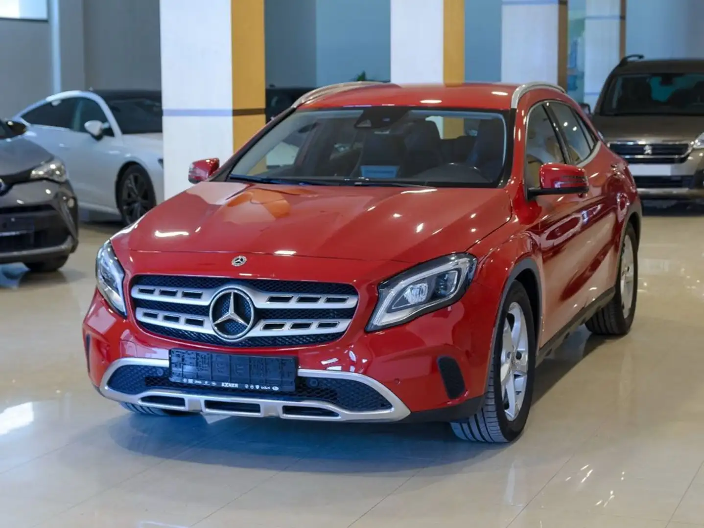 Mercedes-Benz GLA 220 220d Urban 7G-DCT Rojo - 1