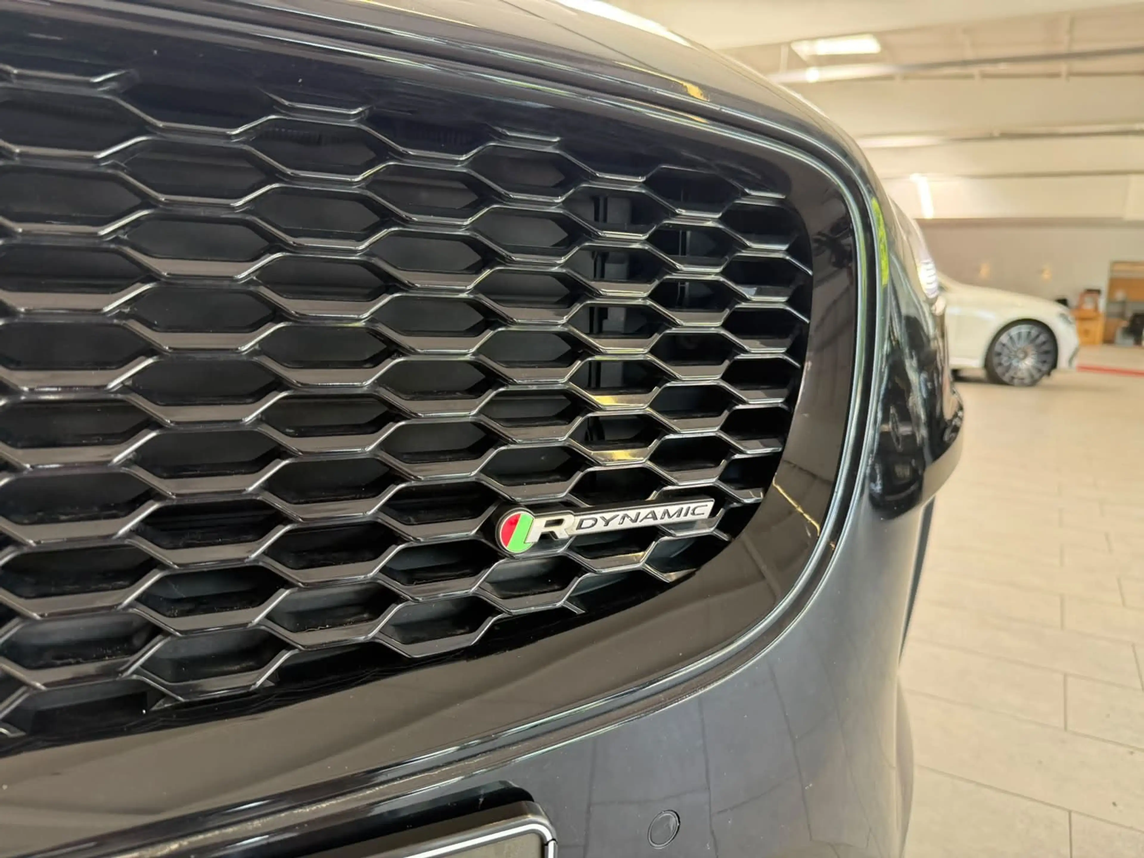Jaguar E-Pace E-PACE R-Dynamic SE D180 AWD - VK nur an GEWERBE — photo 3